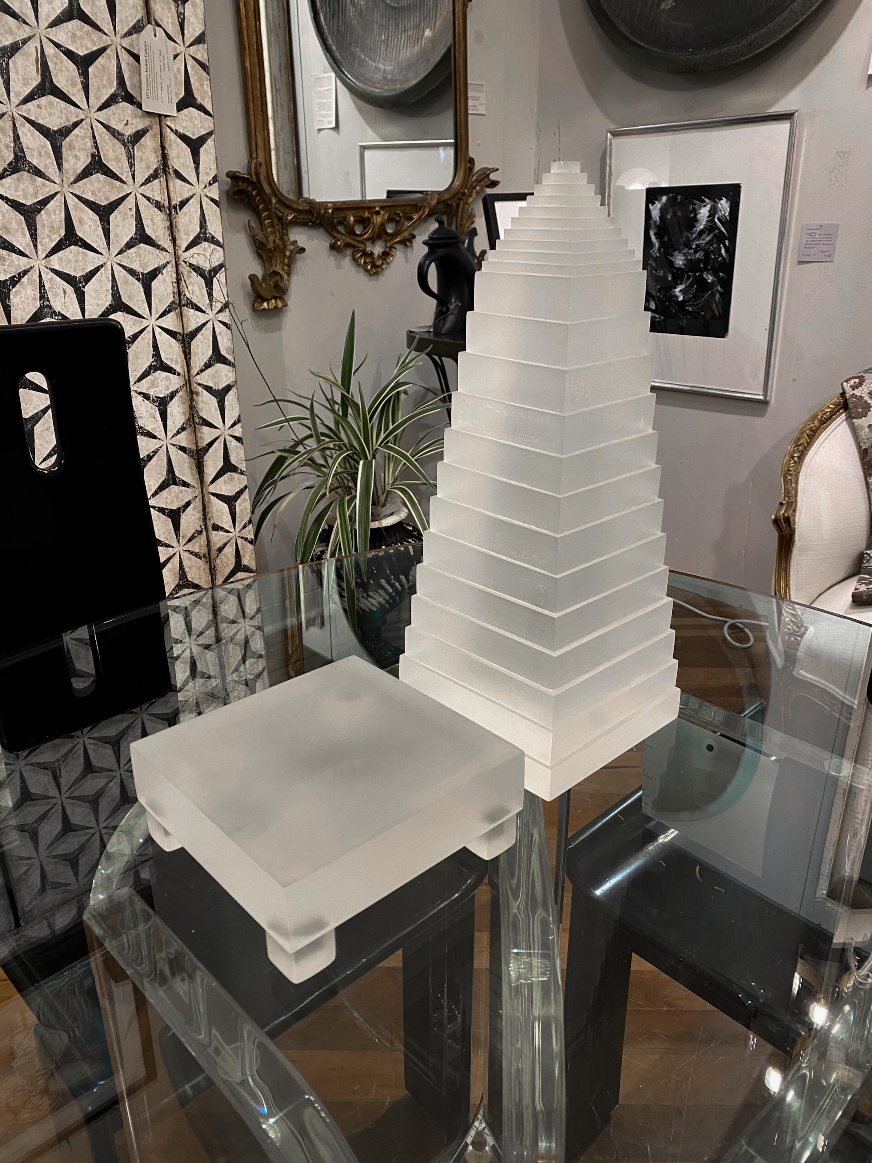 Fine XX secolo Una straordinaria scultura in lucite in vendita