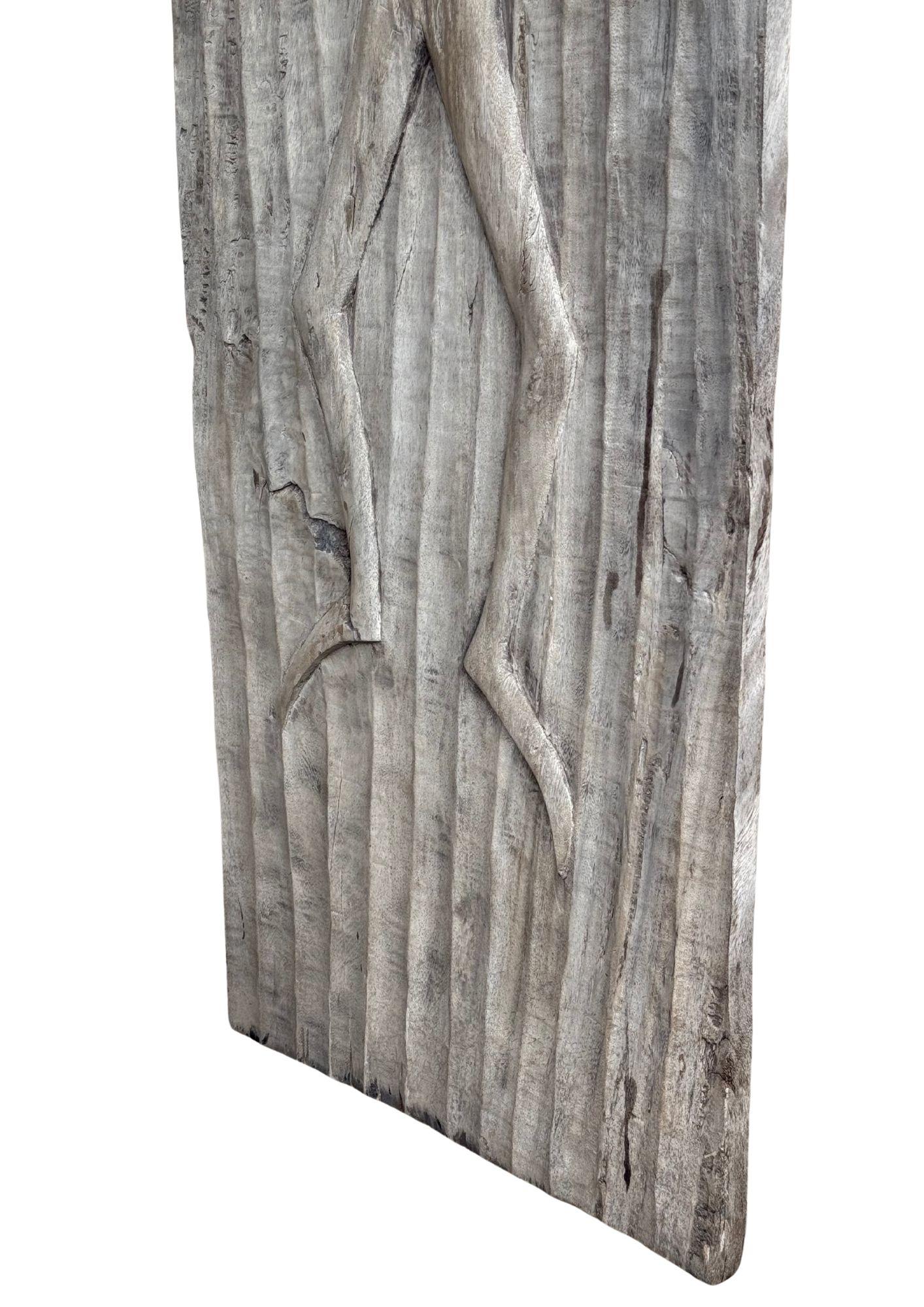 Auffällige Mentawai-Stammestürplatte Heiliger Affe Schnitzerei ca. 1900 (Frühes 20. Jahrhundert) im Angebot