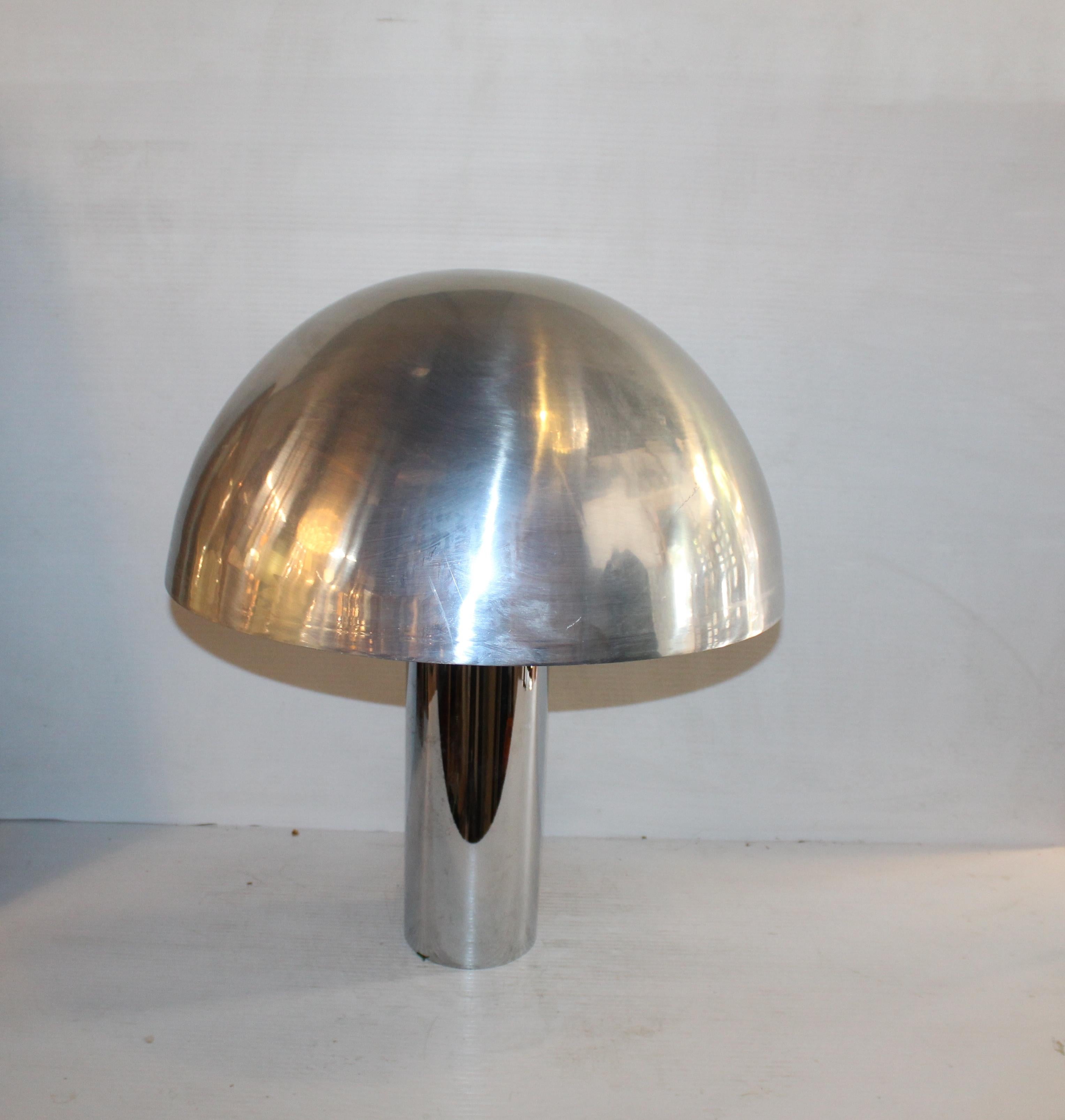 Lampada in metallo di metà secolo di grande effetto In condizioni buone in vendita a Brooklyn, NY