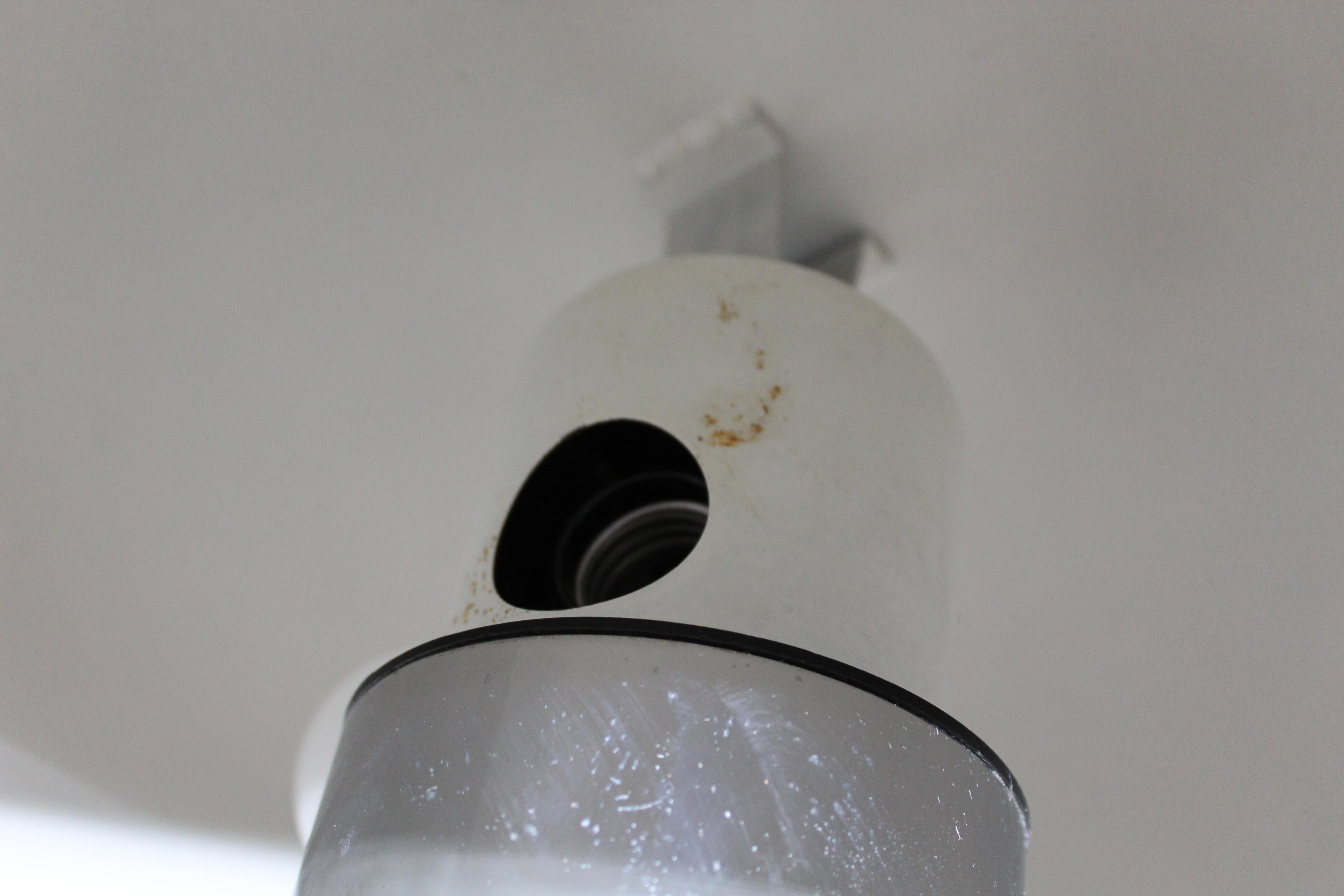 Lampada in metallo di metà secolo di grande effetto in vendita 2