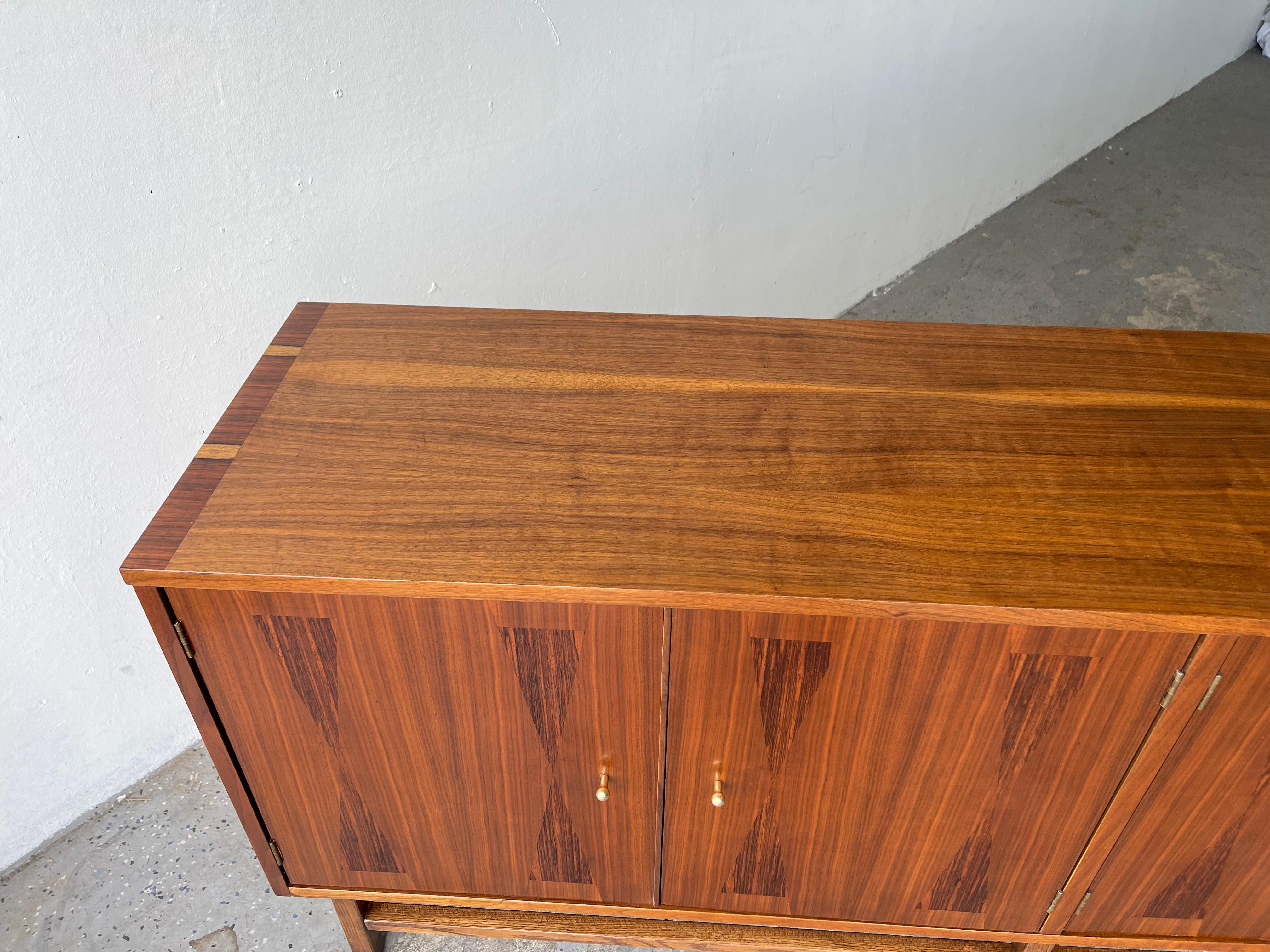 Striking Mid-Century Modern Credenza from Stanley's Linear Precision Group In Good Condition In Las Vegas, NV