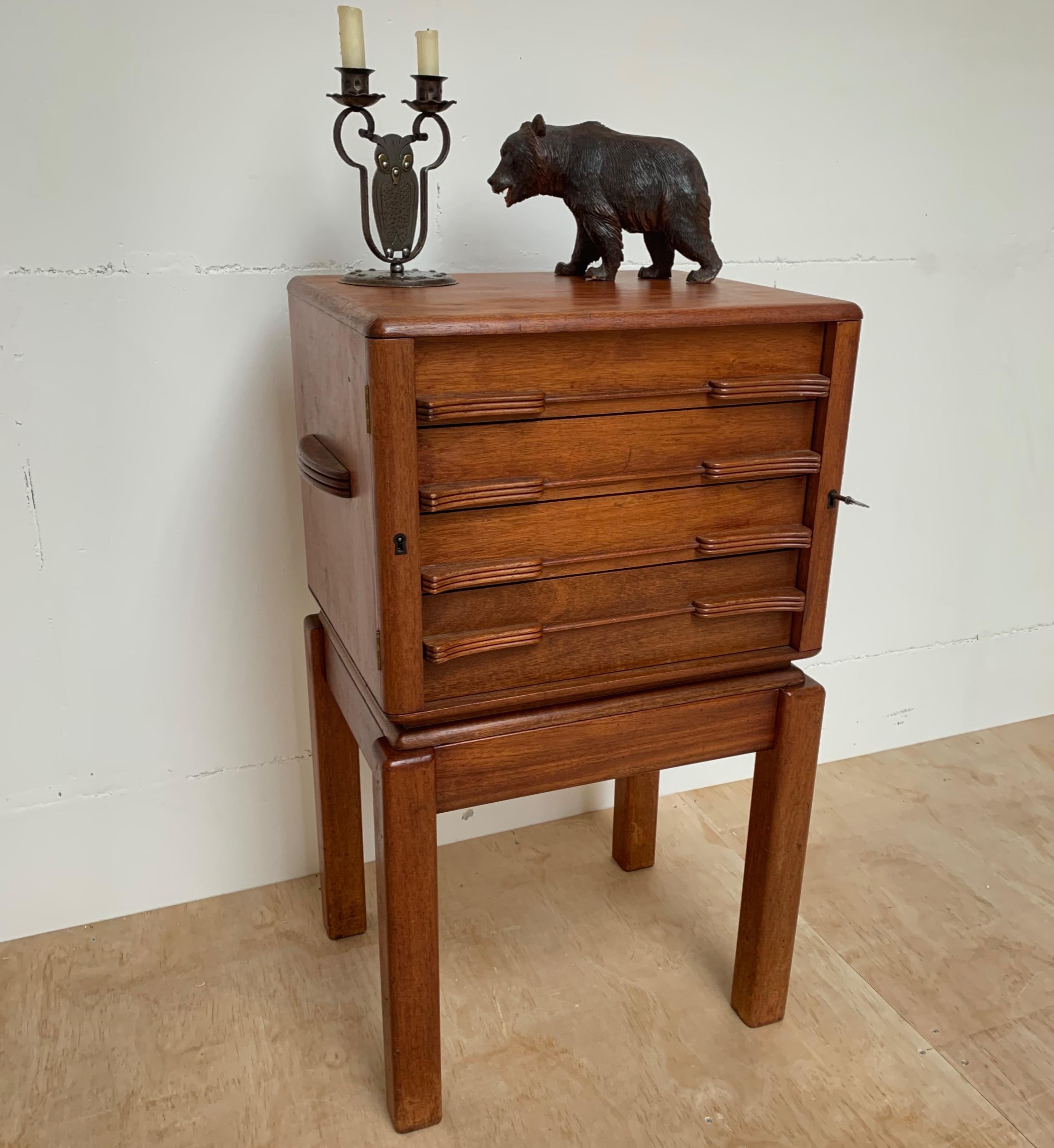 Rare and great design filing cabinet of beautiful teak wood.

This practical and fine quality chest of drawers is very much like a small travelers cabinet. This midcentury and all handcrafted piece consists of a stand and a portable top-cabinet