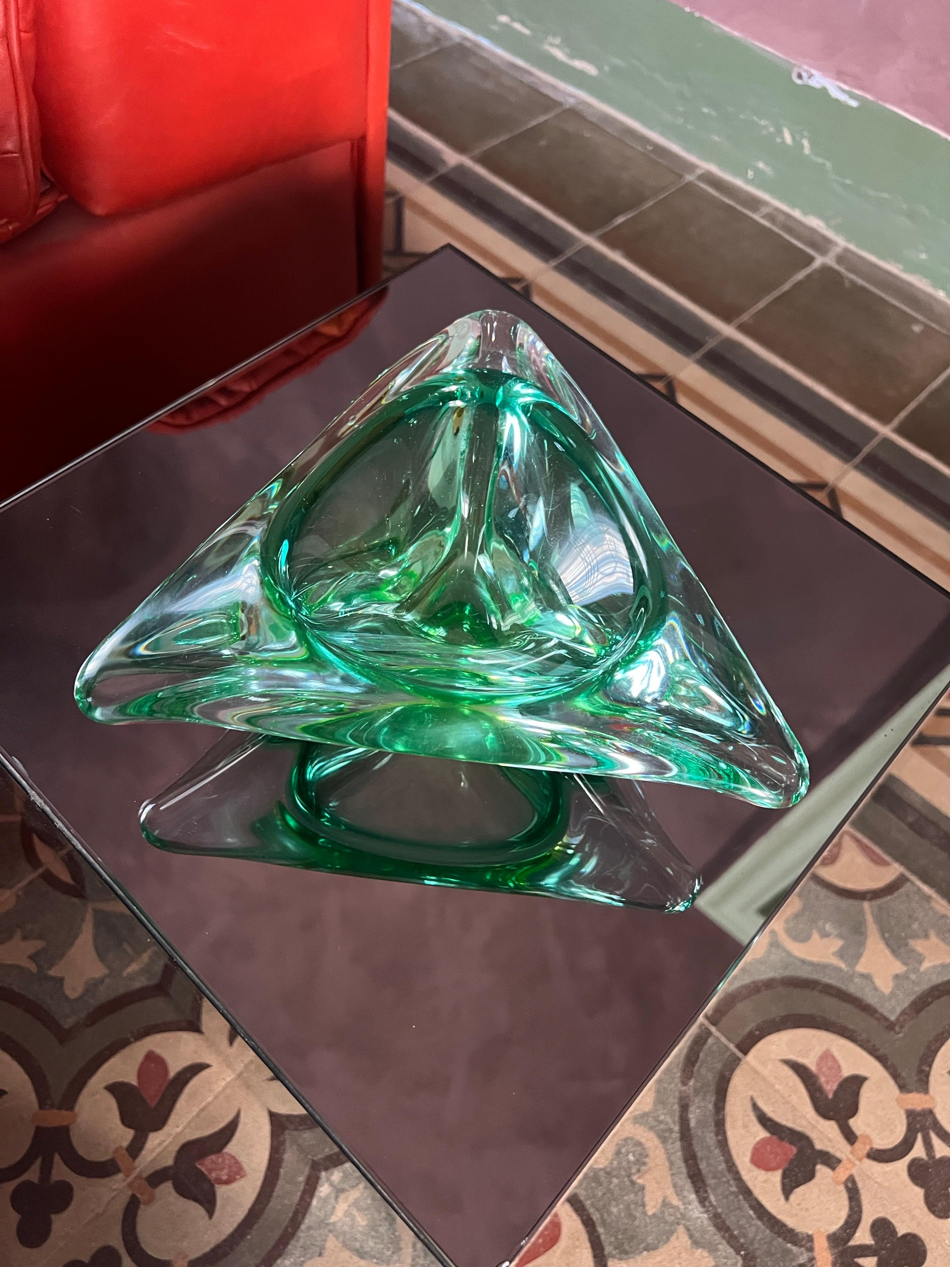 Vase en aluminium italien moderne du milieu du siècle  Une œuvre d'art des années 1970 en vente 8