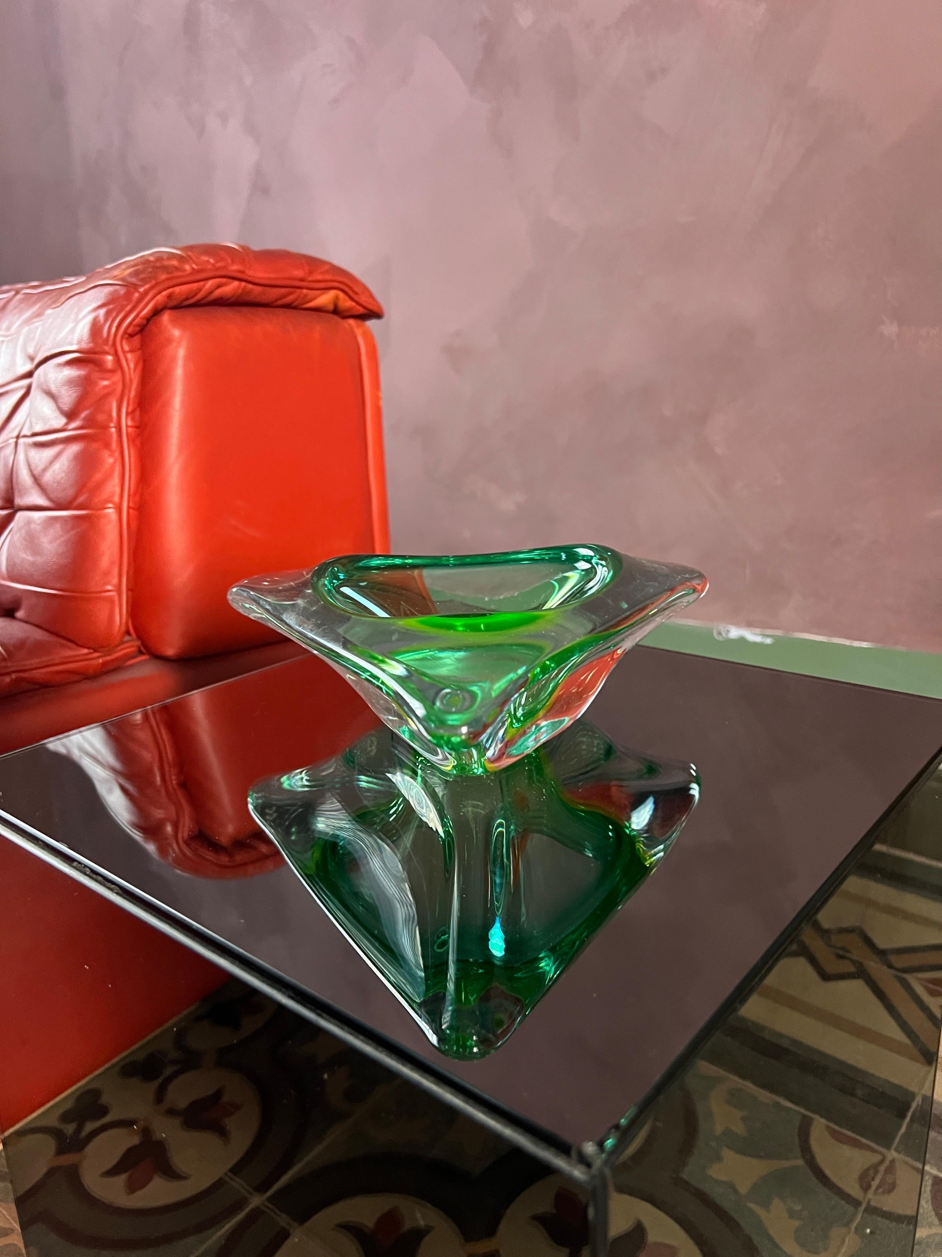 Vase en aluminium italien moderne du milieu du siècle  Une œuvre d'art des années 1970 en vente 9