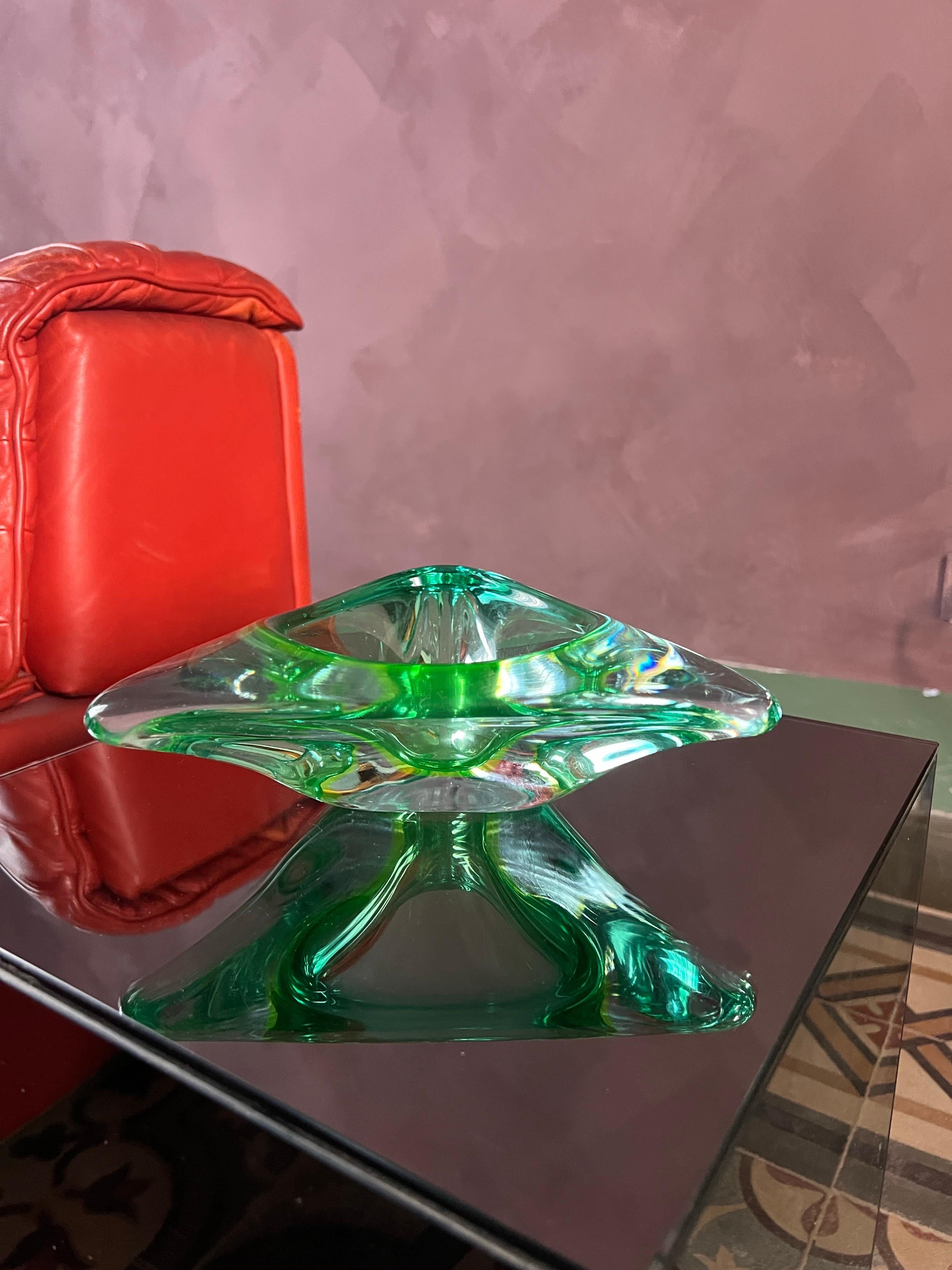 Vase en aluminium italien moderne du milieu du siècle  Une œuvre d'art des années 1970 en vente 10