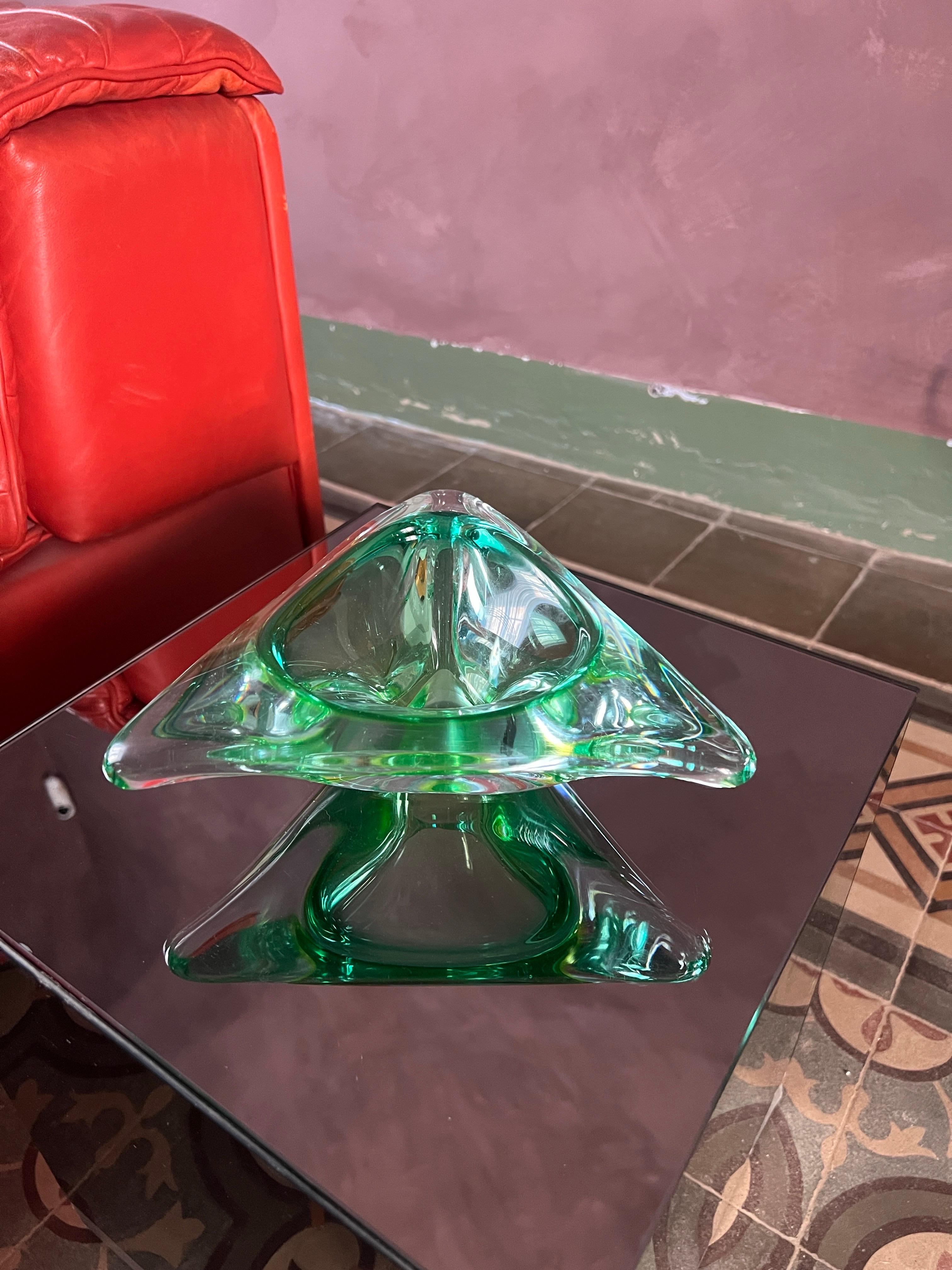 Vase en aluminium italien moderne du milieu du siècle  Une œuvre d'art des années 1970 en vente 11