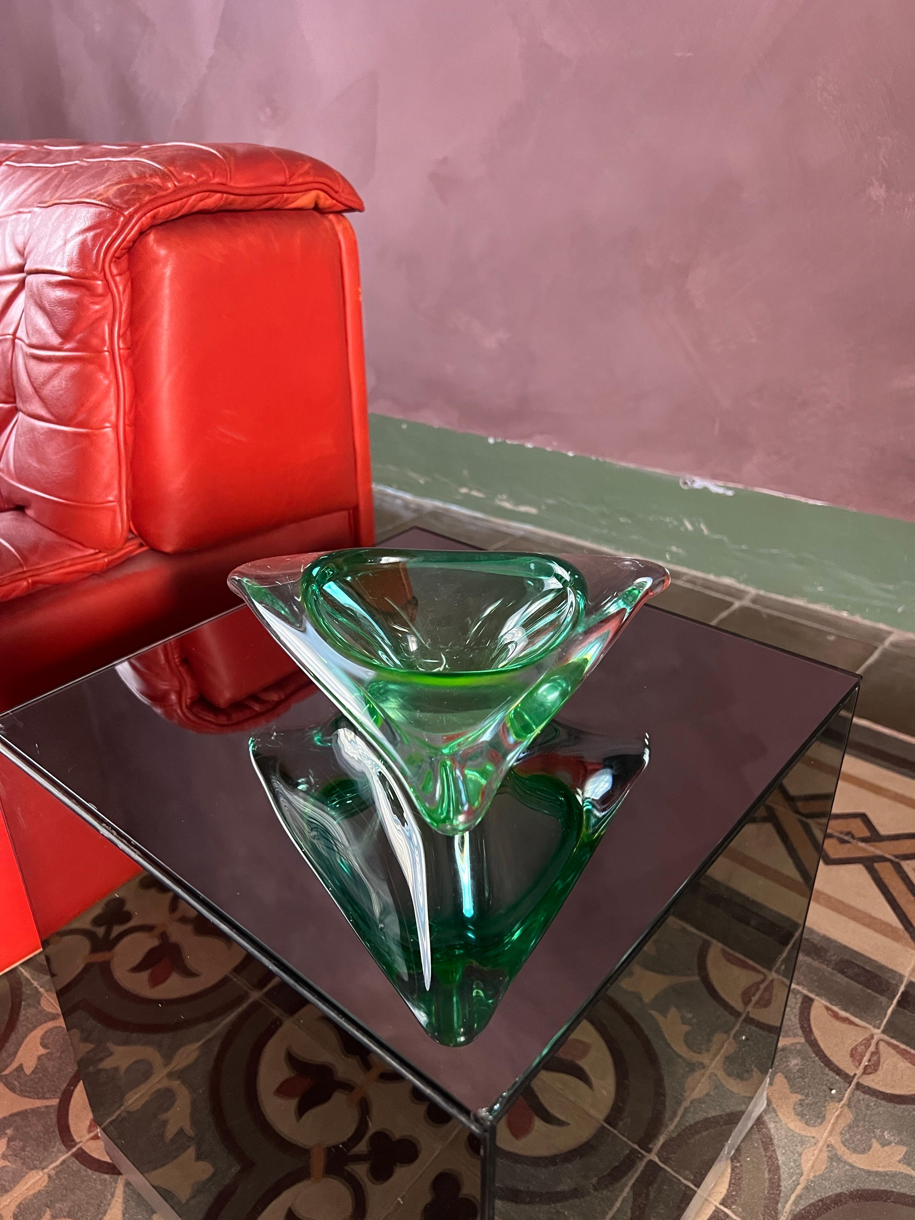 Vase en aluminium italien moderne du milieu du siècle  Une œuvre d'art des années 1970 en vente 12