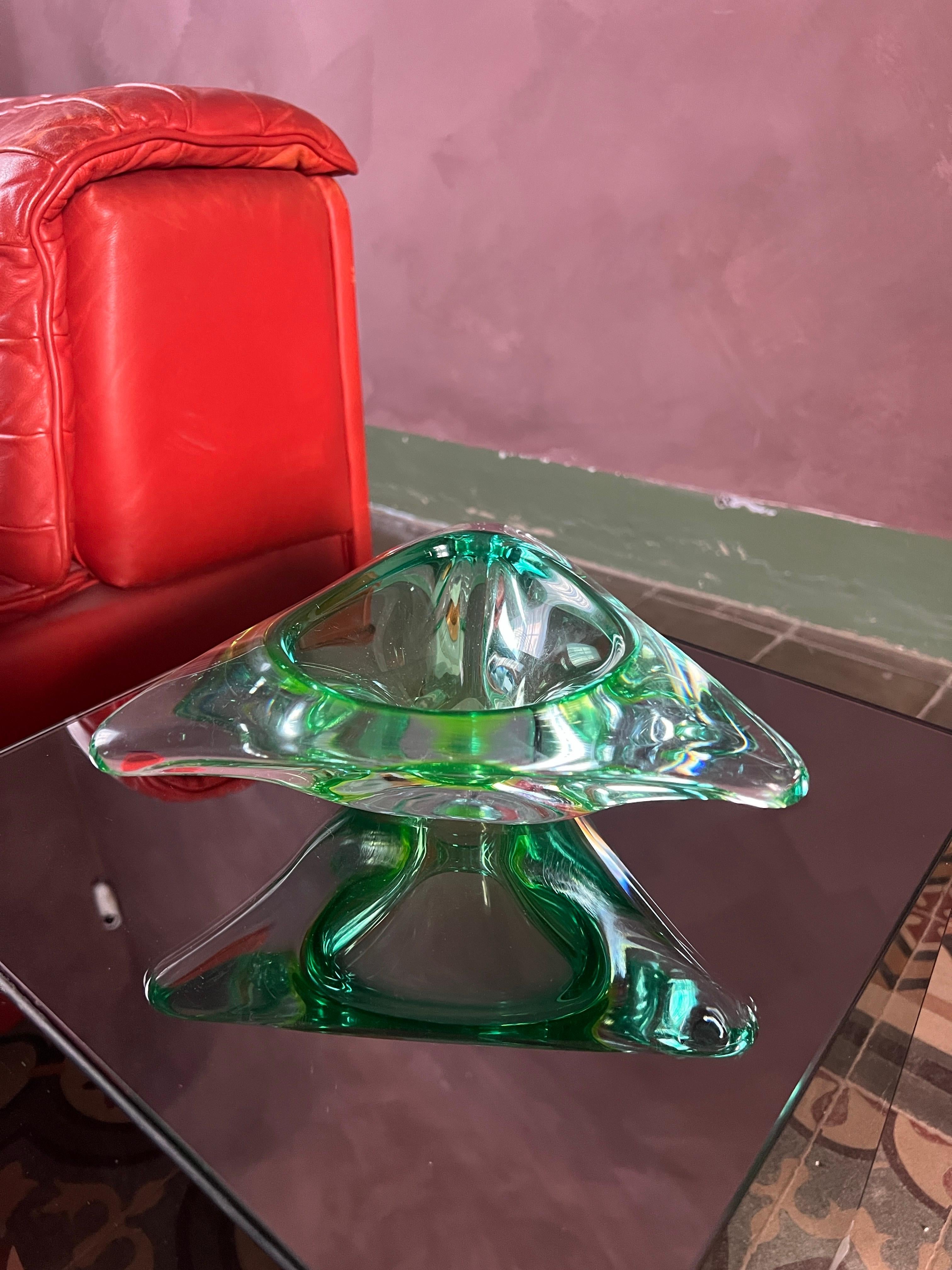 Vase en aluminium italien moderne du milieu du siècle  Une œuvre d'art des années 1970 en vente 13