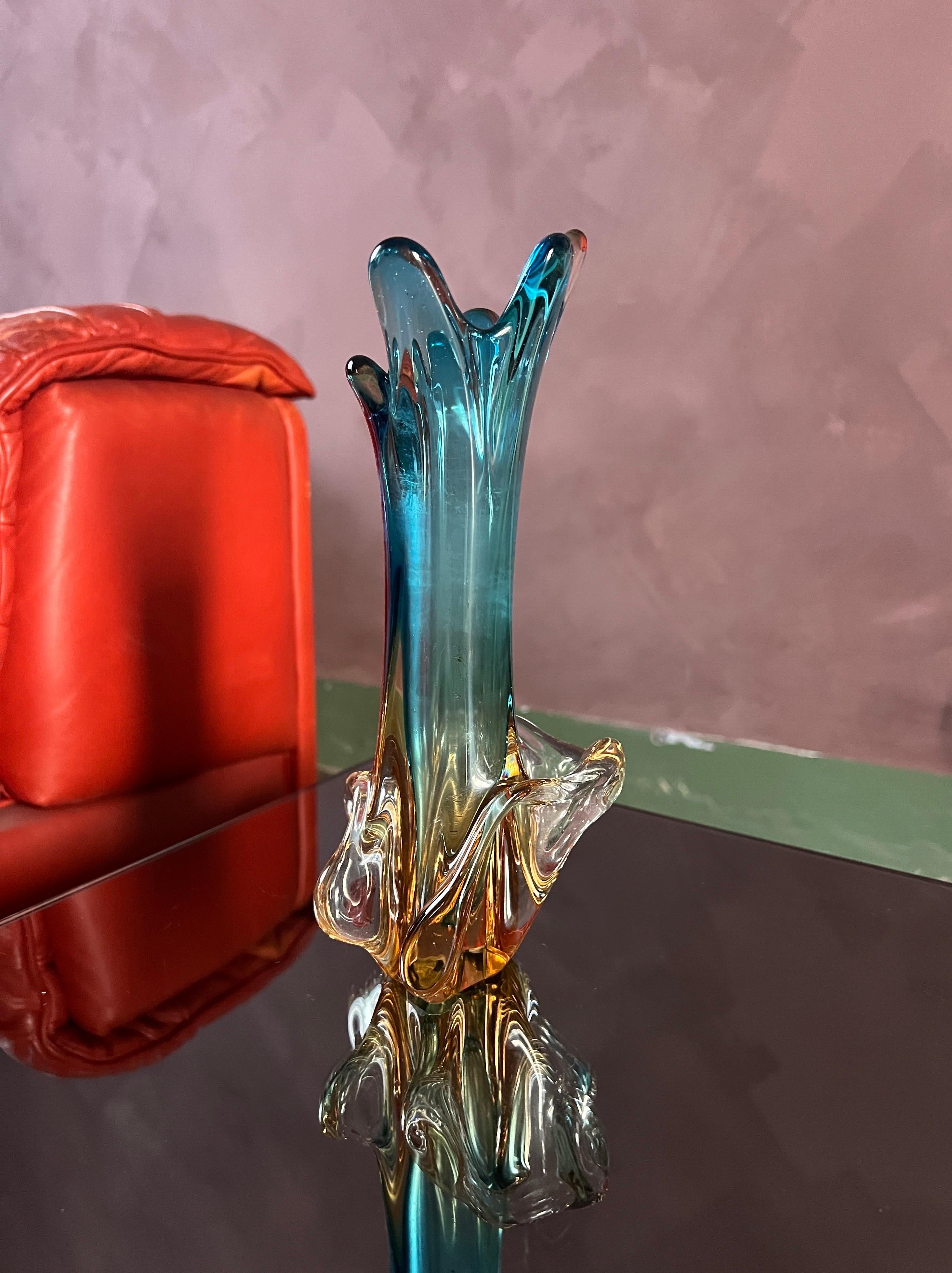 Vase en aluminium italien moderne du milieu du siècle  Une œuvre d'art des années 1970 en vente 14