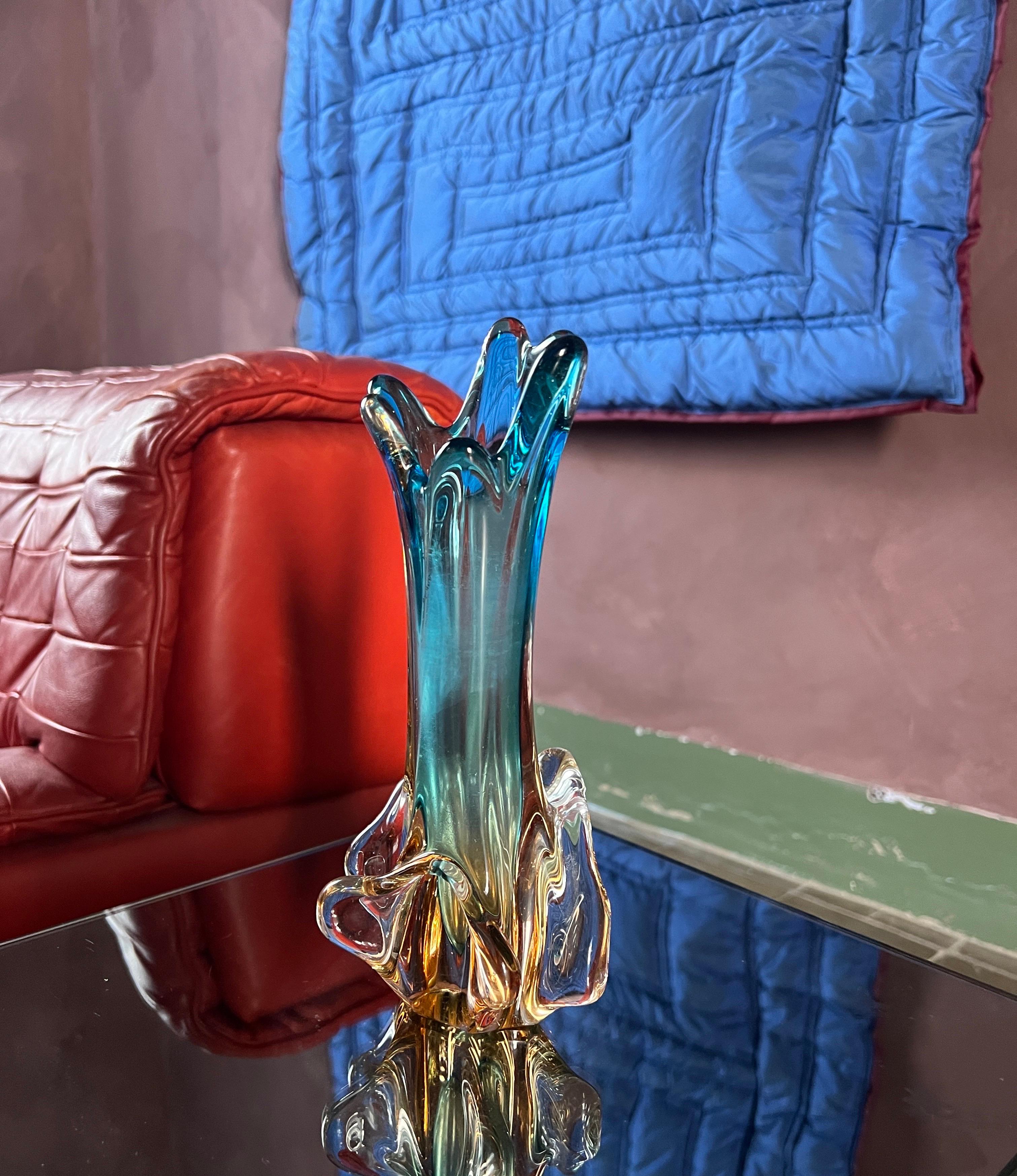 Vase en aluminium italien moderne du milieu du siècle  Une œuvre d'art des années 1970 en vente 16