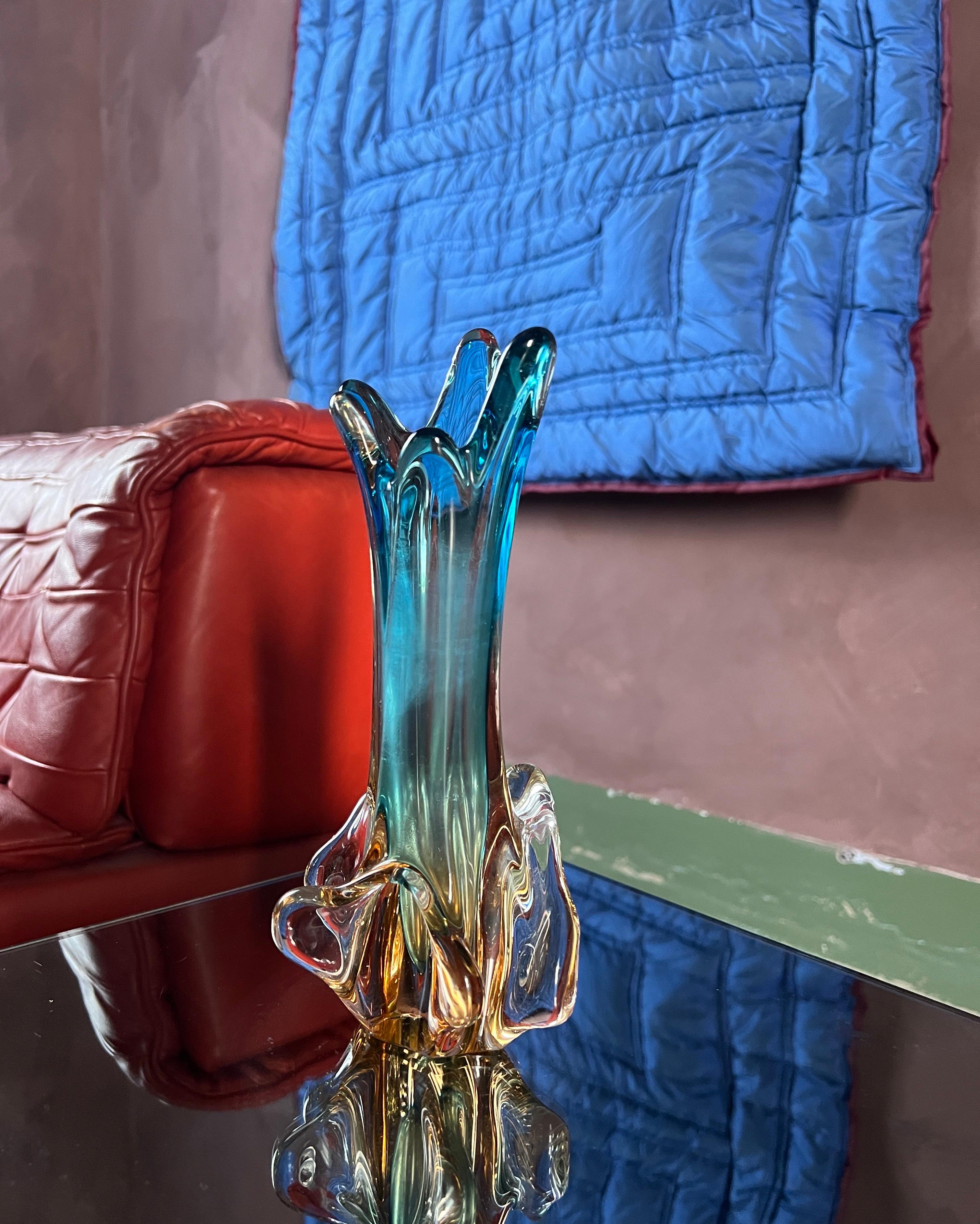 Vase en aluminium italien moderne du milieu du siècle  Une œuvre d'art des années 1970 en vente 17