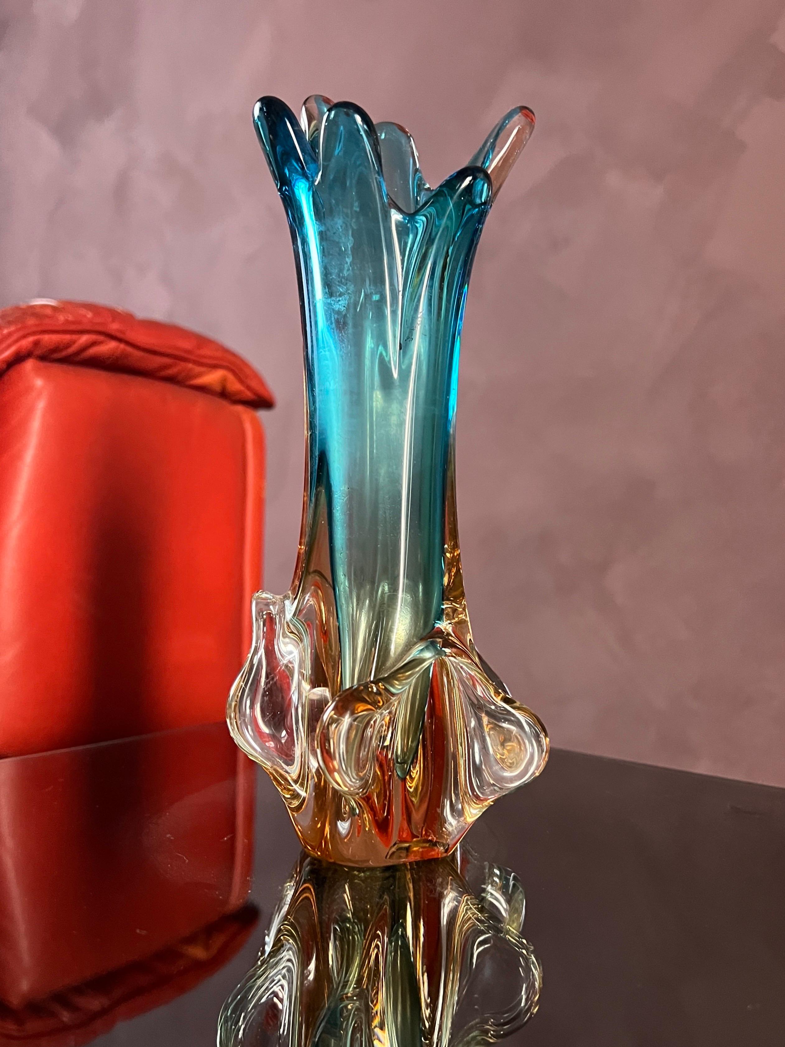 Vase en aluminium italien moderne du milieu du siècle  Une œuvre d'art des années 1970 en vente 18