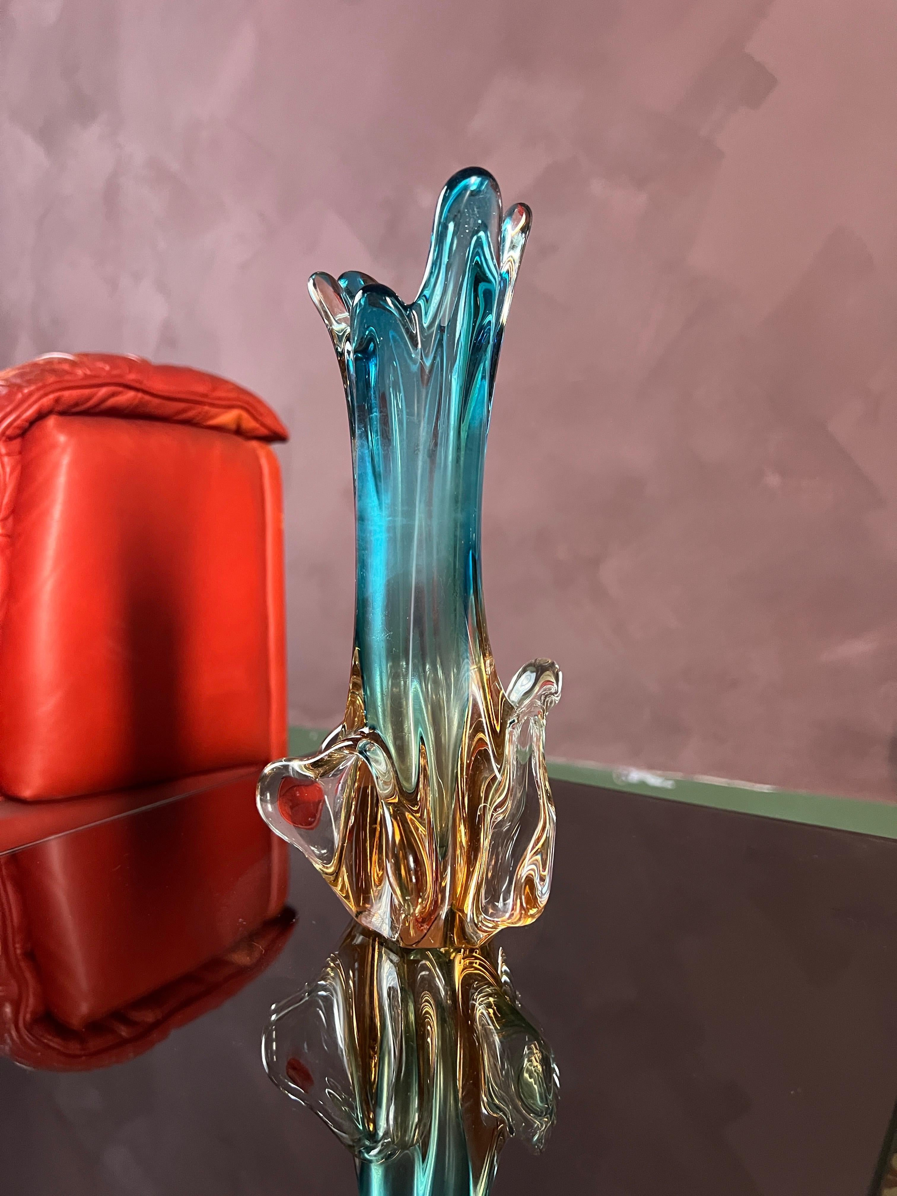 Vase en aluminium italien moderne du milieu du siècle  Une œuvre d'art des années 1970 en vente 21