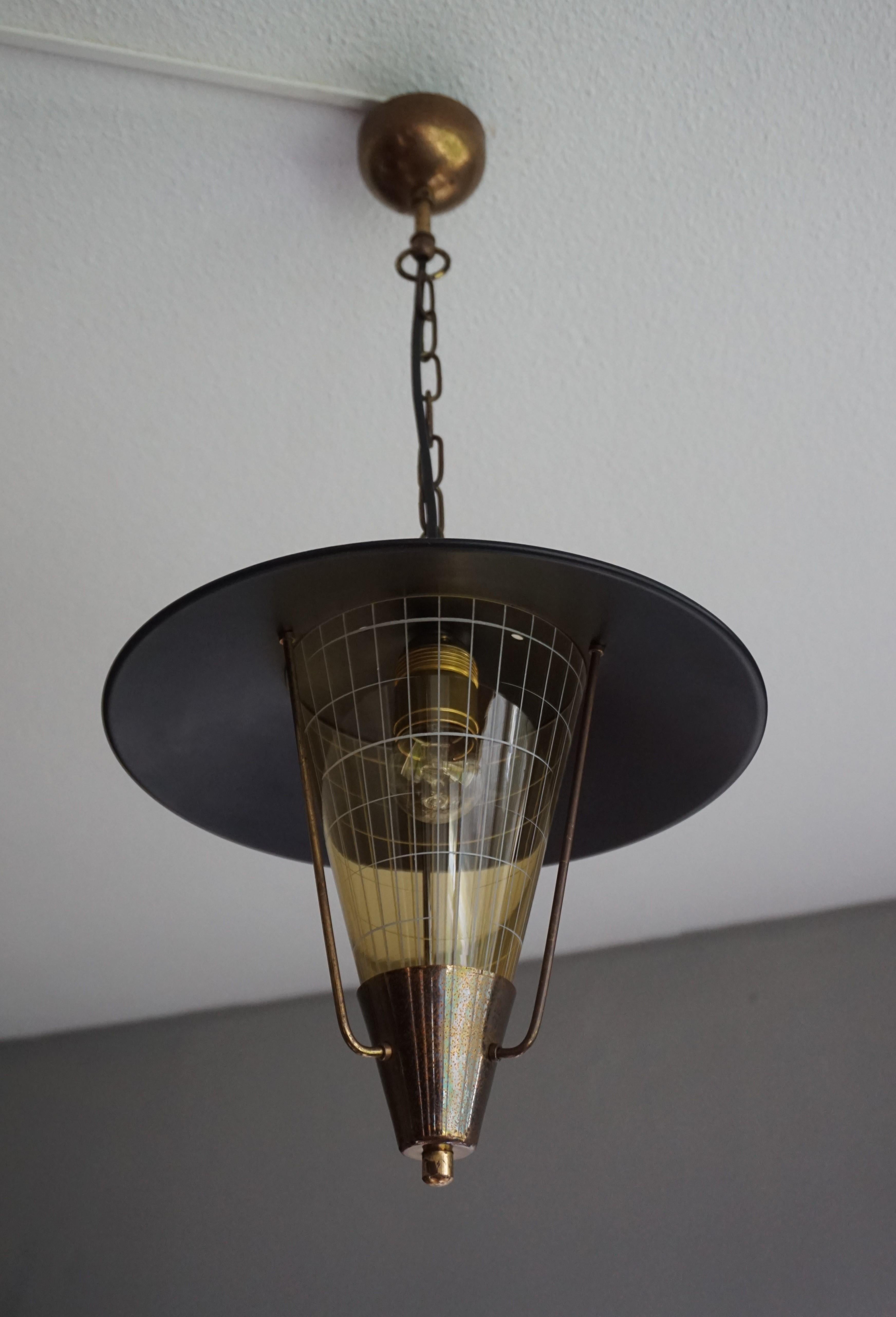 Striking Mid-Century Modern Pendant Light w. Engraved Amber Glass in Brass Frame For Sale 8