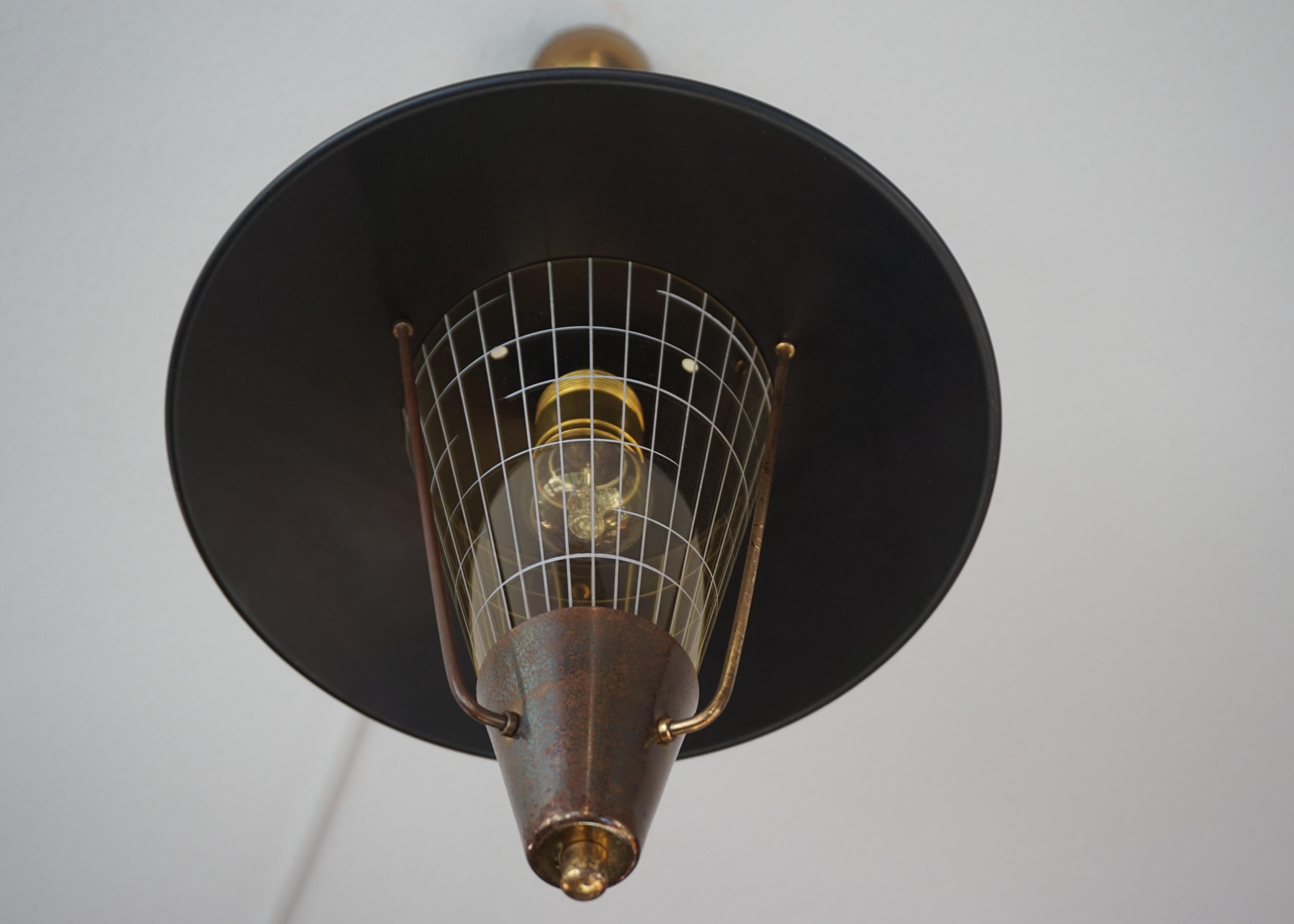 Striking Mid-Century Modern Pendant Light w. Engraved Amber Glass in Brass Frame For Sale 12