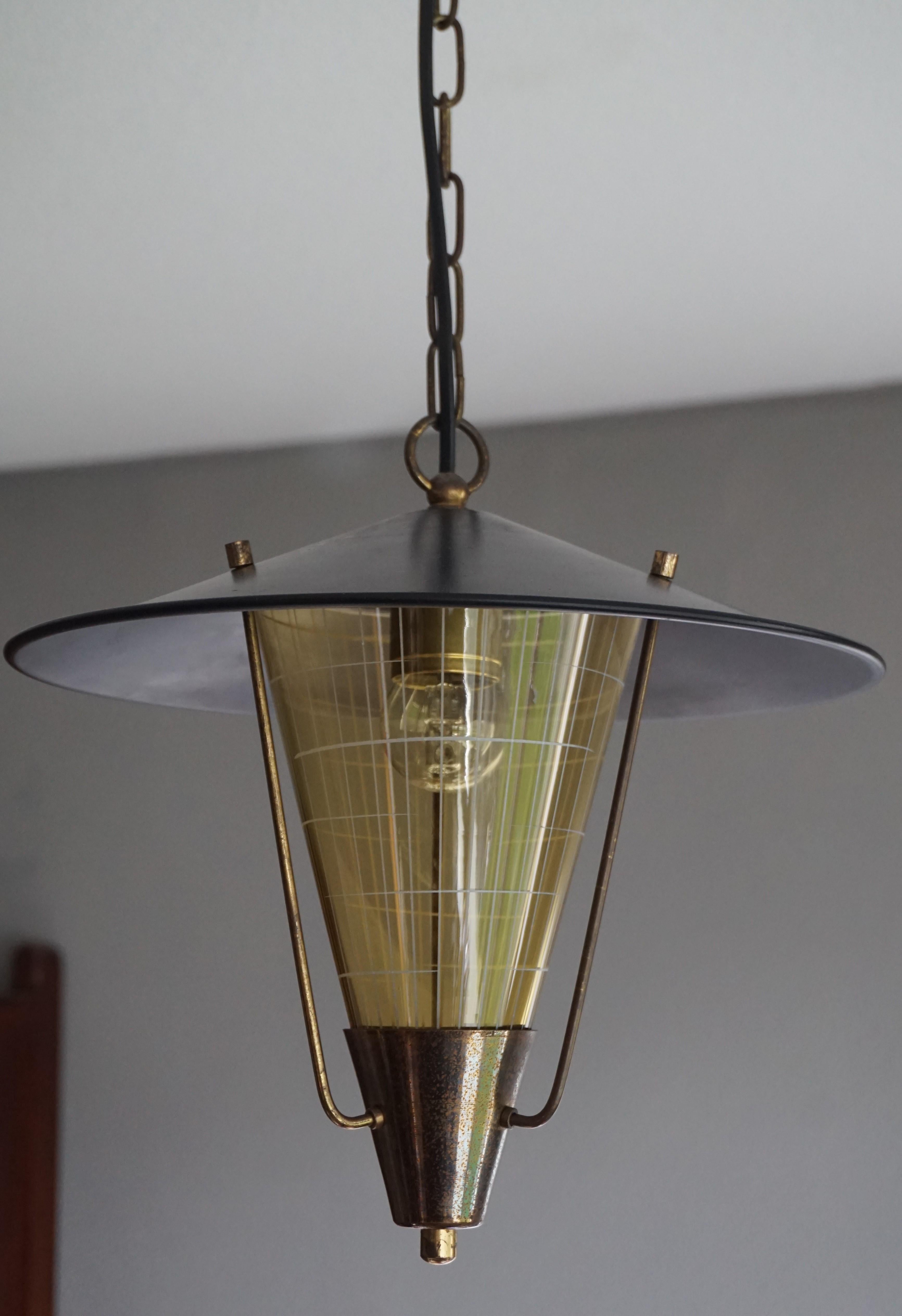 Metal Striking Mid-Century Modern Pendant Light w. Engraved Amber Glass in Brass Frame For Sale