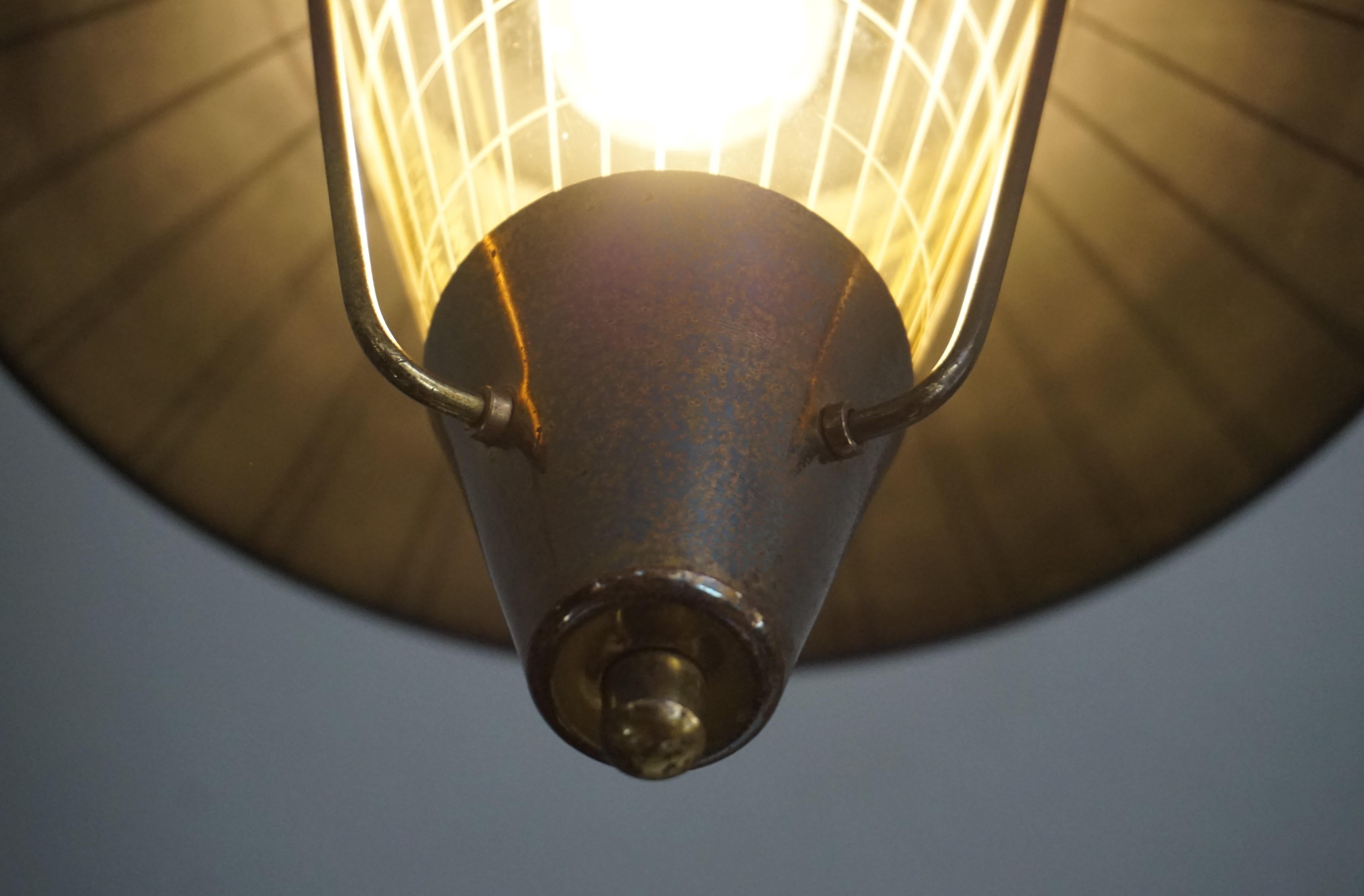 20th Century Striking Mid-Century Modern Pendant Light w. Engraved Amber Glass in Brass Frame For Sale