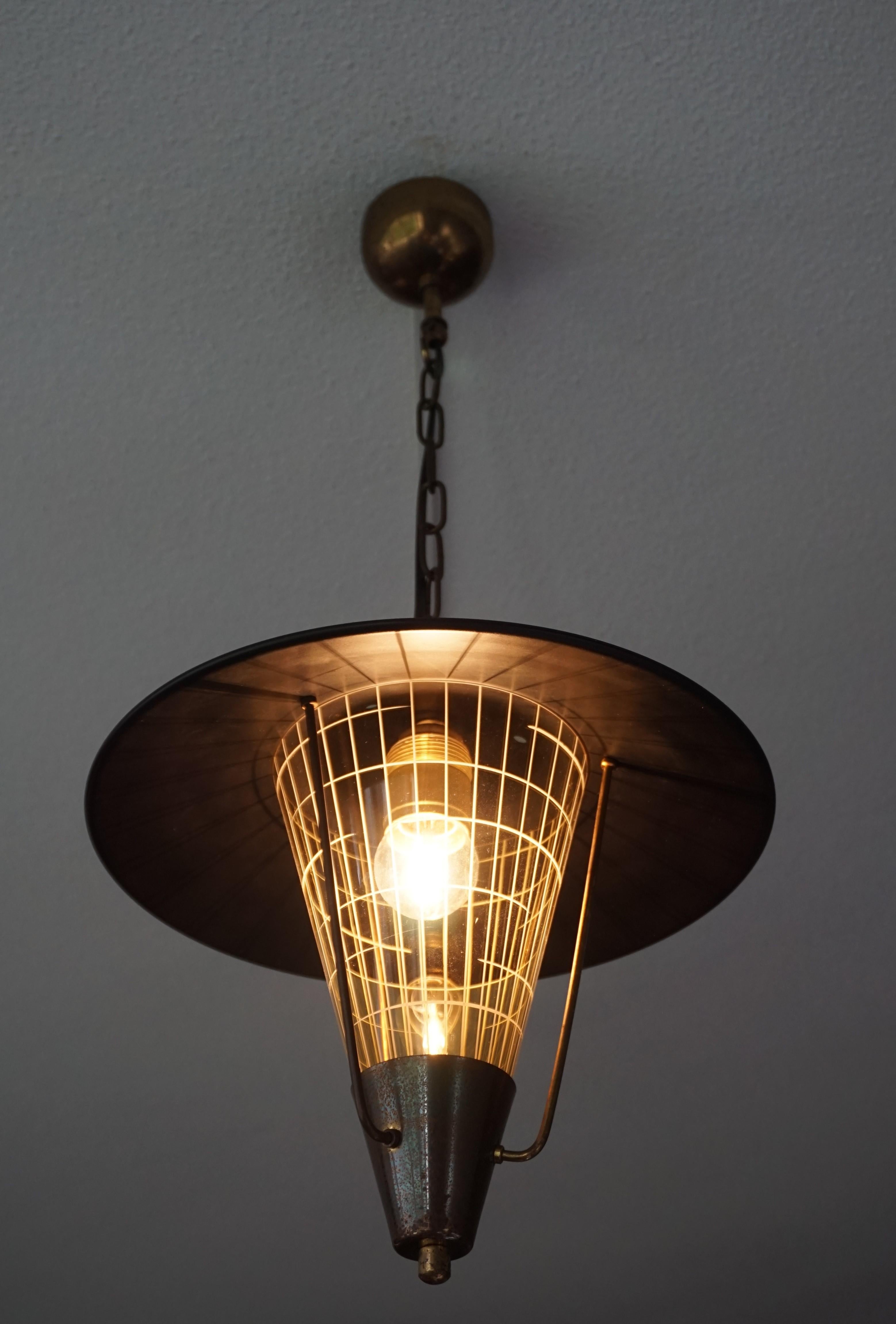 Striking Mid-Century Modern Pendant Light w. Engraved Amber Glass in Brass Frame For Sale 2