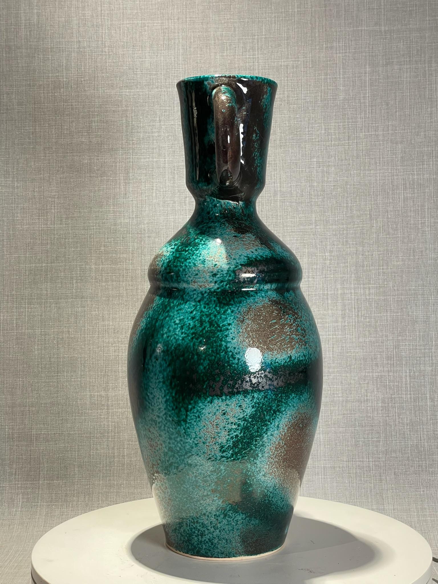 Vernissé Vase à double anse en Studio Pottery avec glaçure goutte à goutte, d'une grande modernité du milieu du siècle dernier en vente