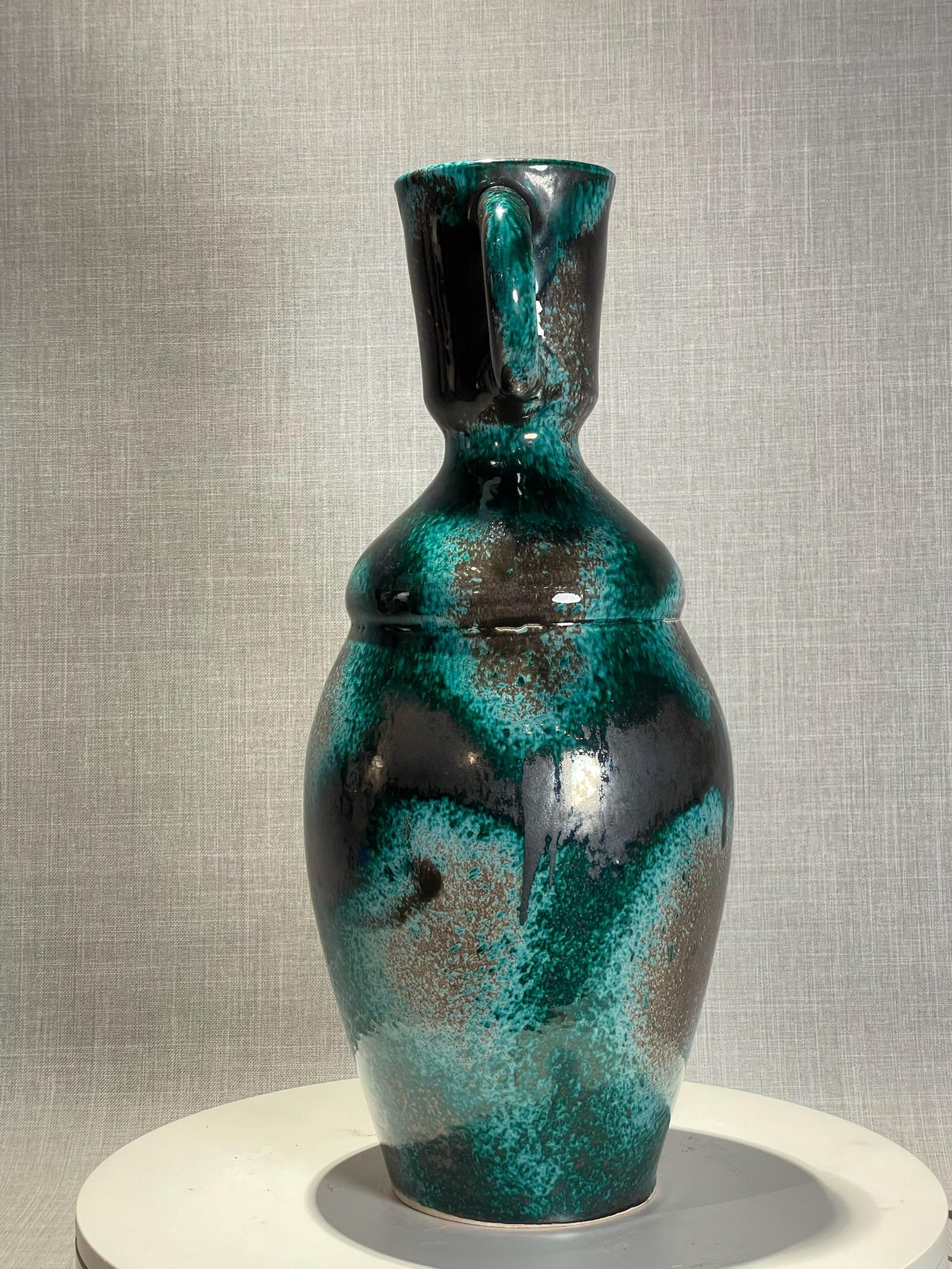 Vase à double anse en Studio Pottery avec glaçure goutte à goutte, d'une grande modernité du milieu du siècle dernier en vente 1