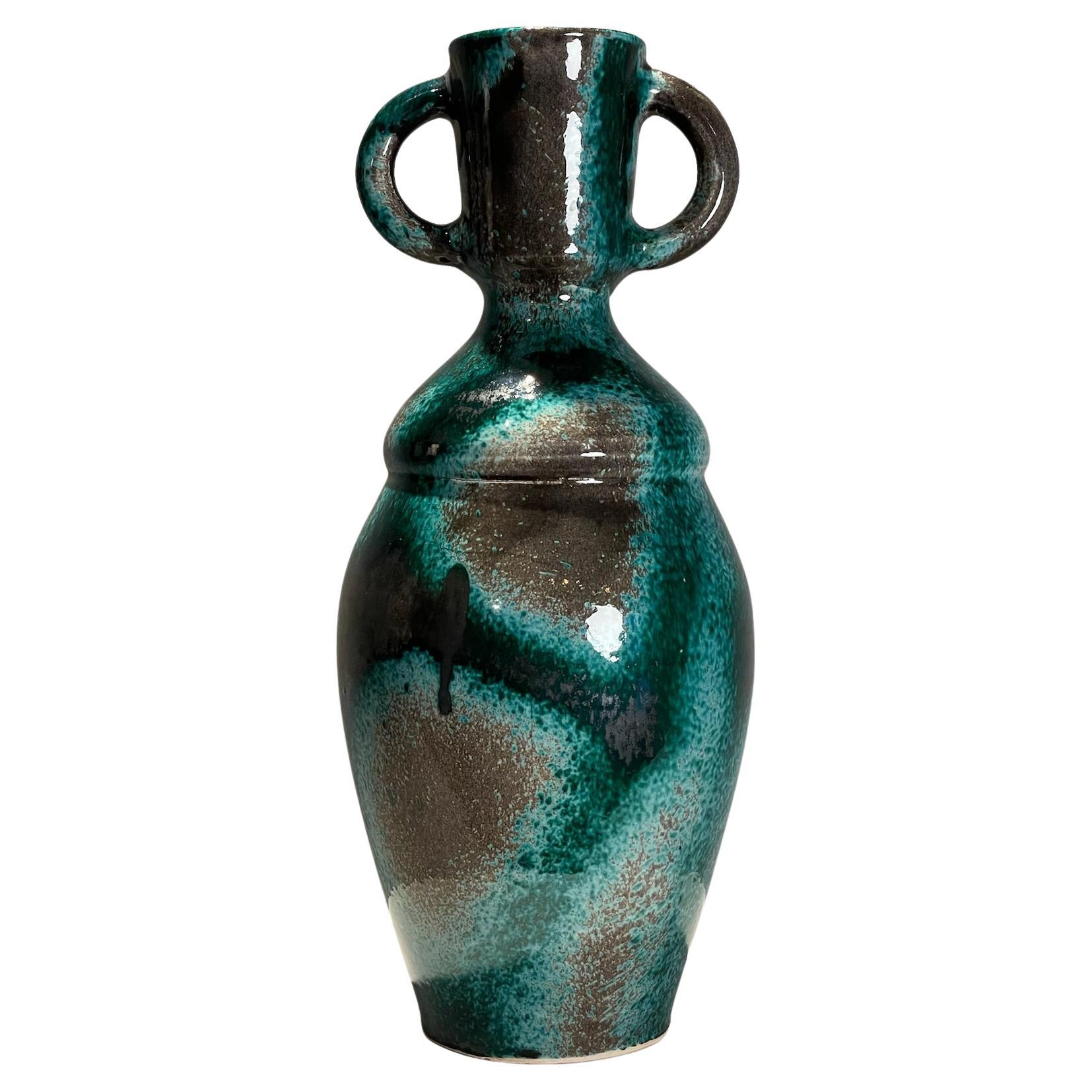 Vaso di Studio Pottery a due manici, di grande effetto, della metà del secolo scorso, con smaltatura a goccia
