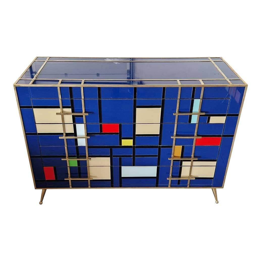 XXIe siècle et contemporain Remarquable commode de style mi-siècle en laiton et verre de Murano multicolore bleu, 2020 en vente