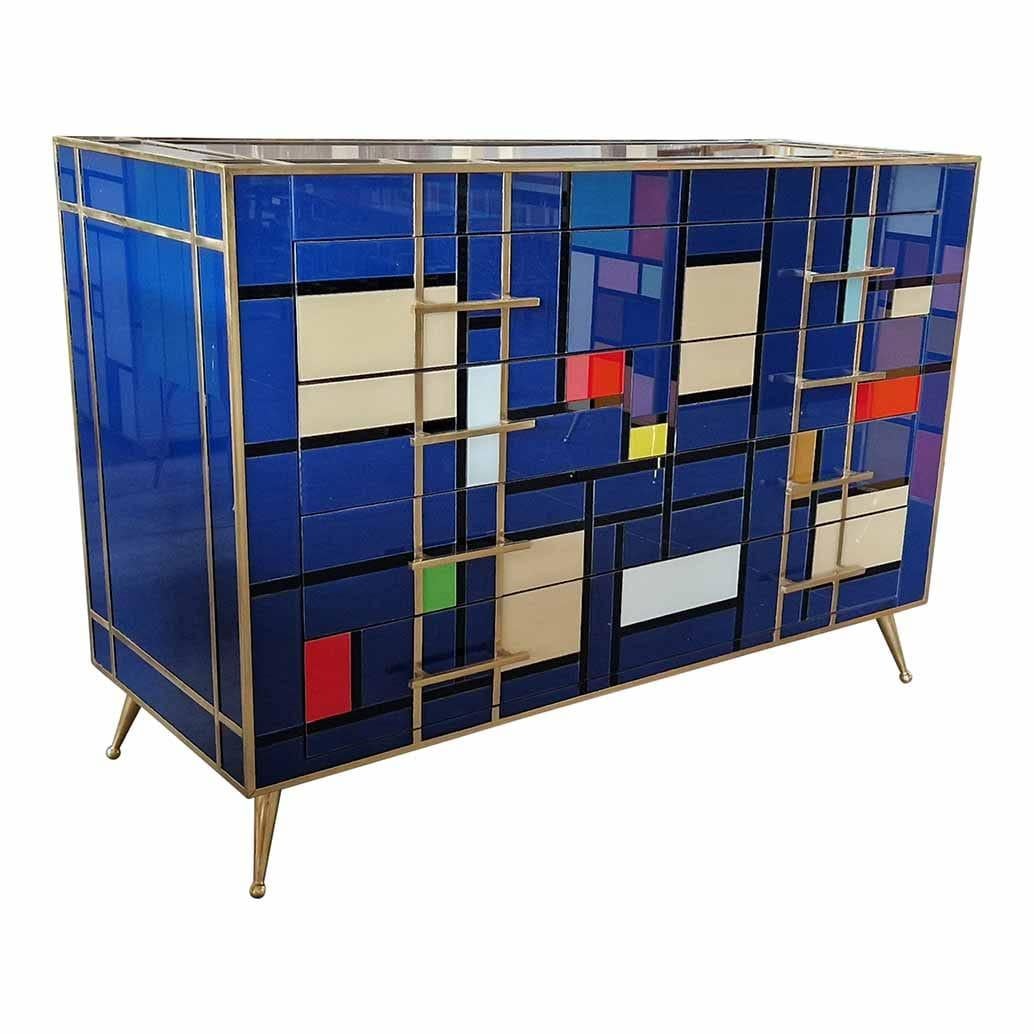 Verre Remarquable commode de style mi-siècle en laiton et verre de Murano multicolore bleu, 2020 en vente