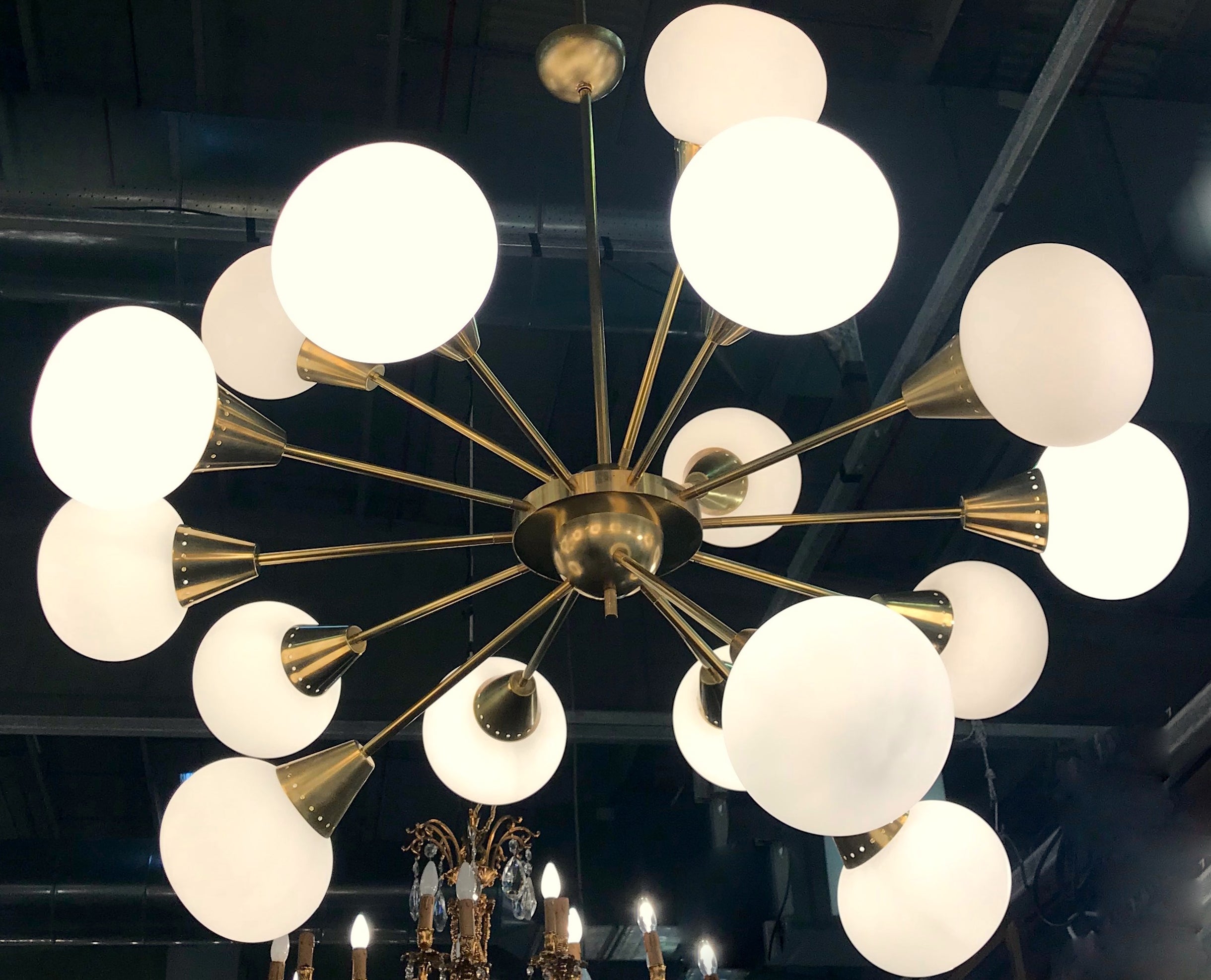 Extraordinary Italian midcentury brass and 16 opaline sphere murano glass large Sputnik chandelier.
Available also a pair. The brass height is customizable.
16 E27 light bulbs.