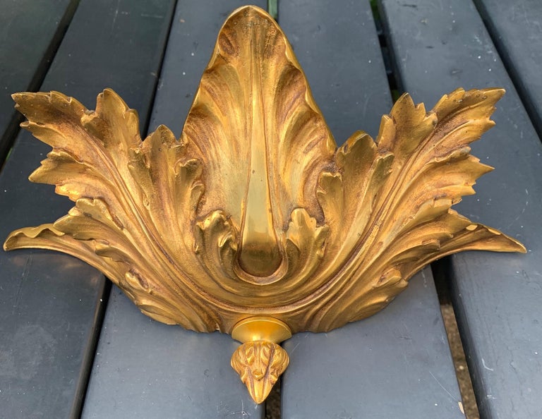 Striking Midcentury Pair of Hollywood Regency Bronze Acanthus Leafs Wall Sconces For Sale 7
