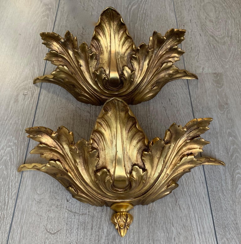 Striking Midcentury Pair of Hollywood Regency Bronze Acanthus Leafs Wall Sconces For Sale 10