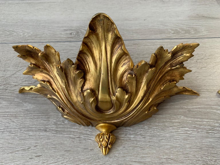 Striking Midcentury Pair of Hollywood Regency Bronze Acanthus Leafs Wall Sconces For Sale 13