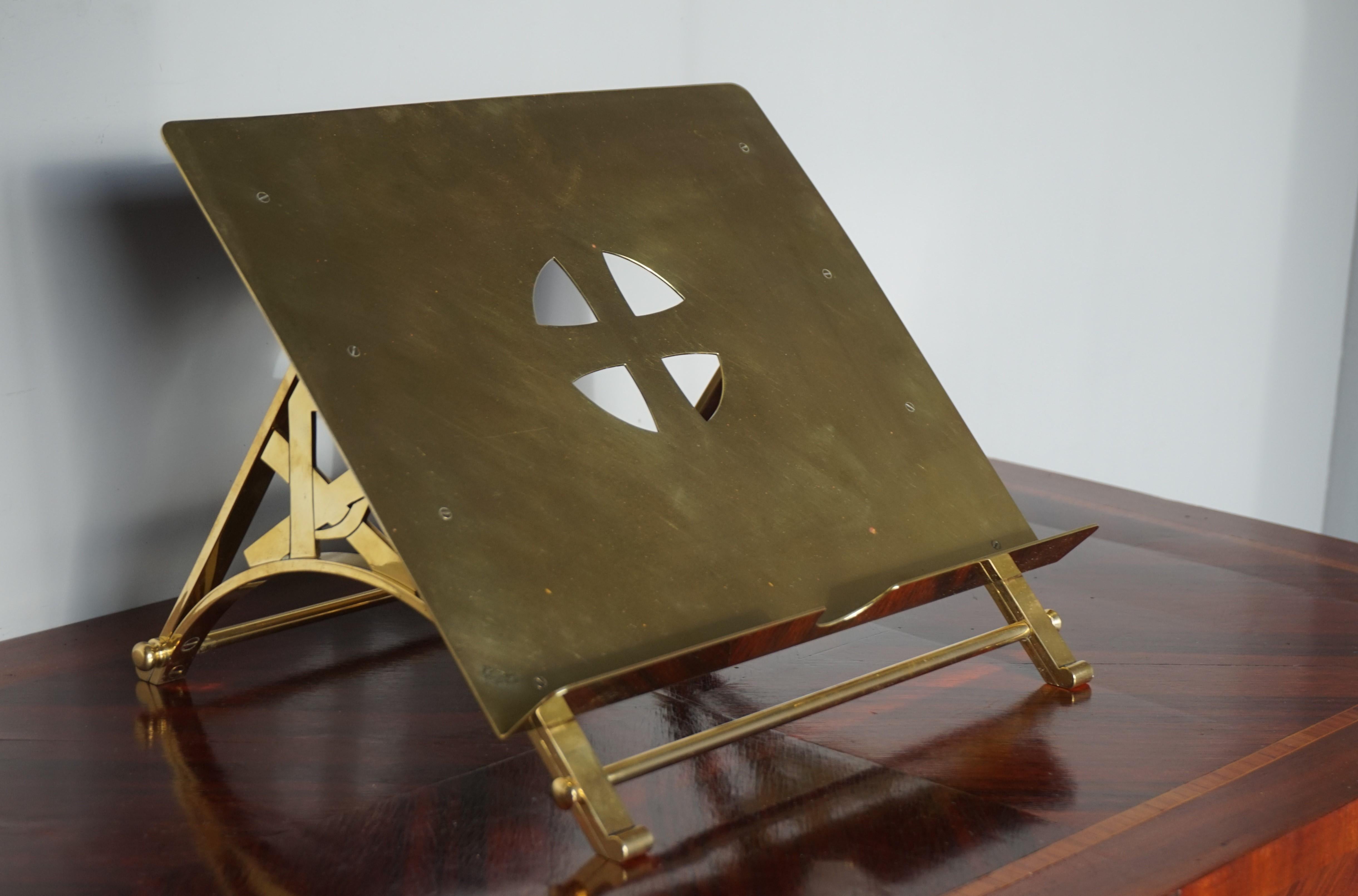Striking Mid-Century Modern Brass Church Bible Stand Lectern with XP Christogram In Good Condition In Lisse, NL