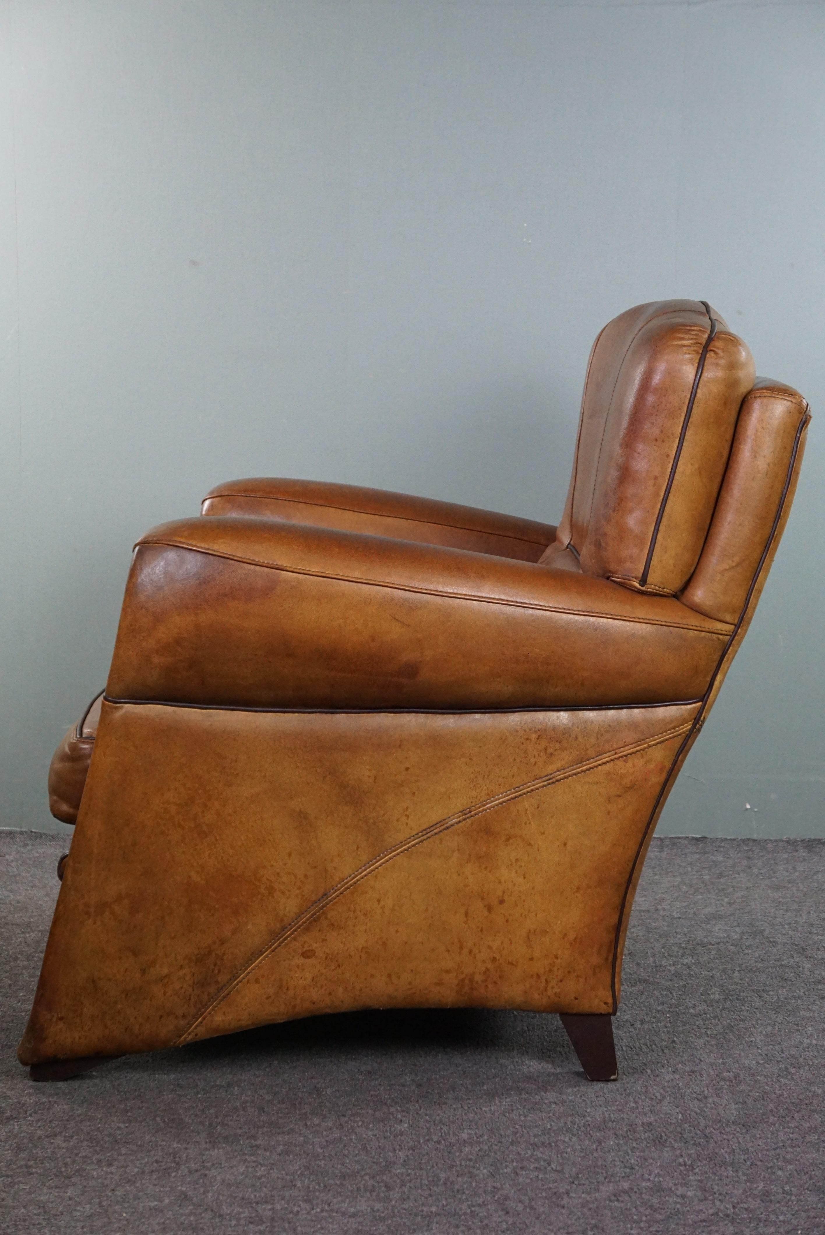 Auffälliger Sessel im modernen Design aus hochwertigem Schafsleder (Ende des 20. Jahrhunderts) im Angebot