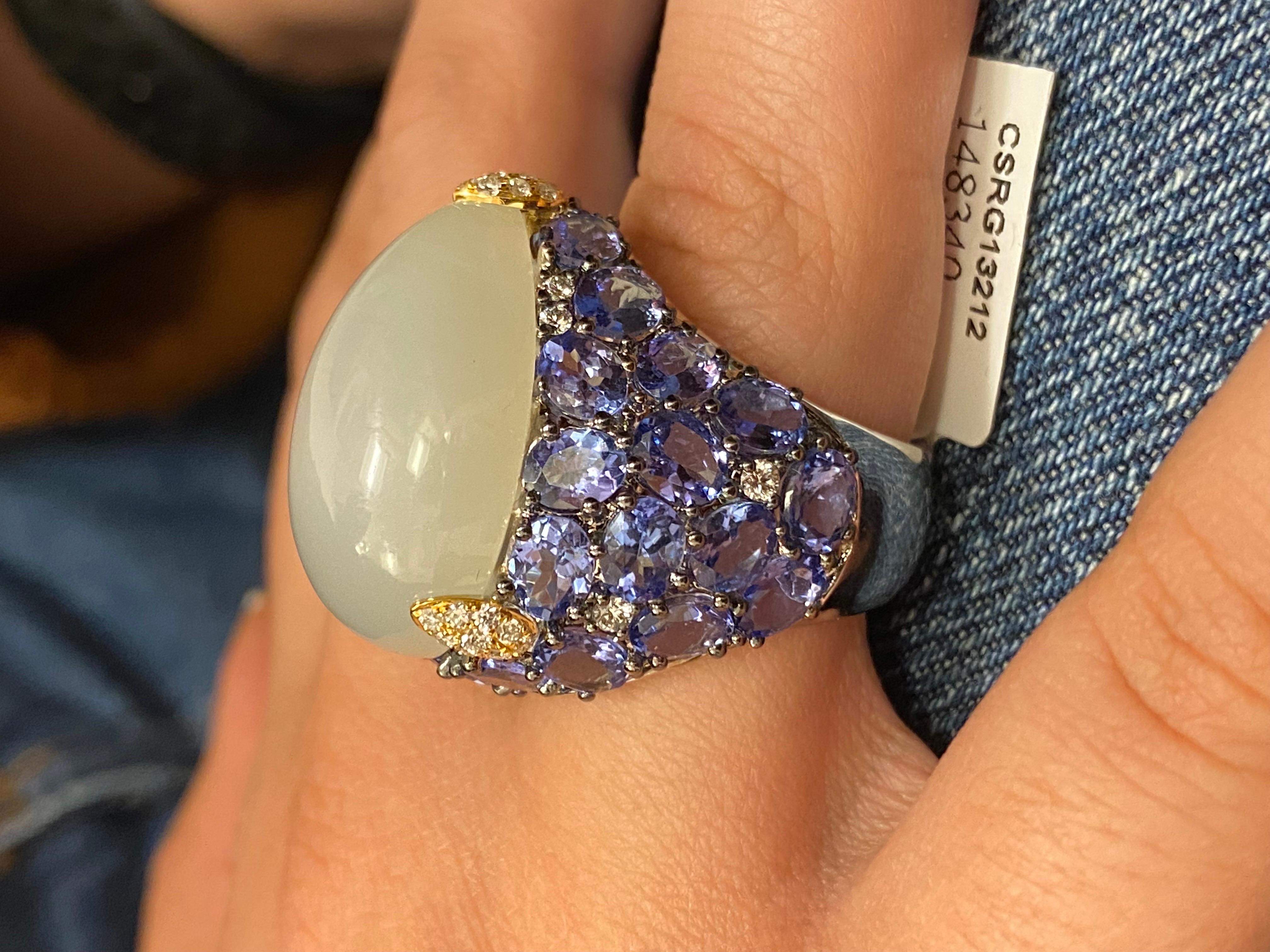 Striking Moonstone Ring In New Condition For Sale In New York, NY