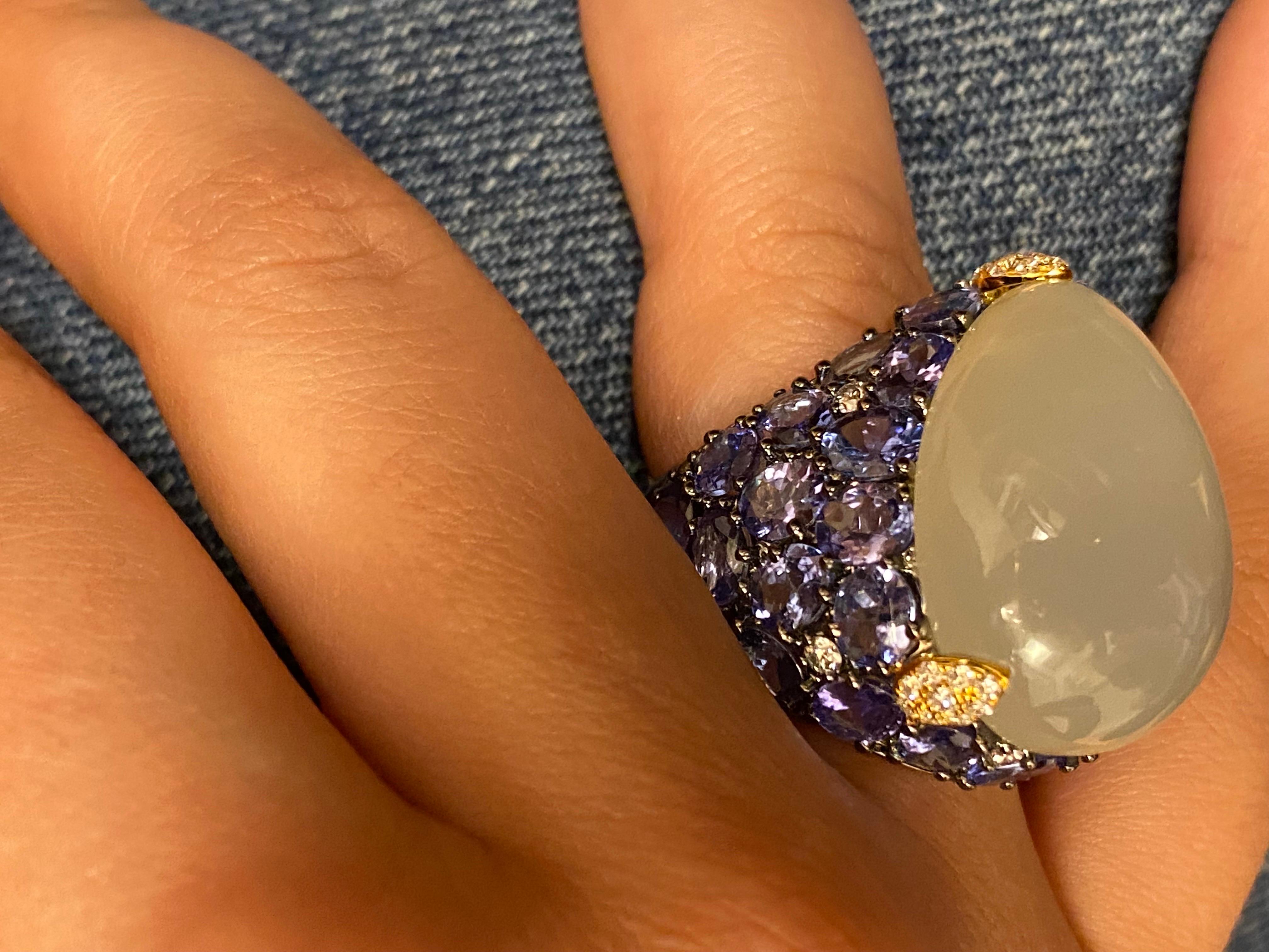 Women's or Men's Striking Moonstone Ring For Sale