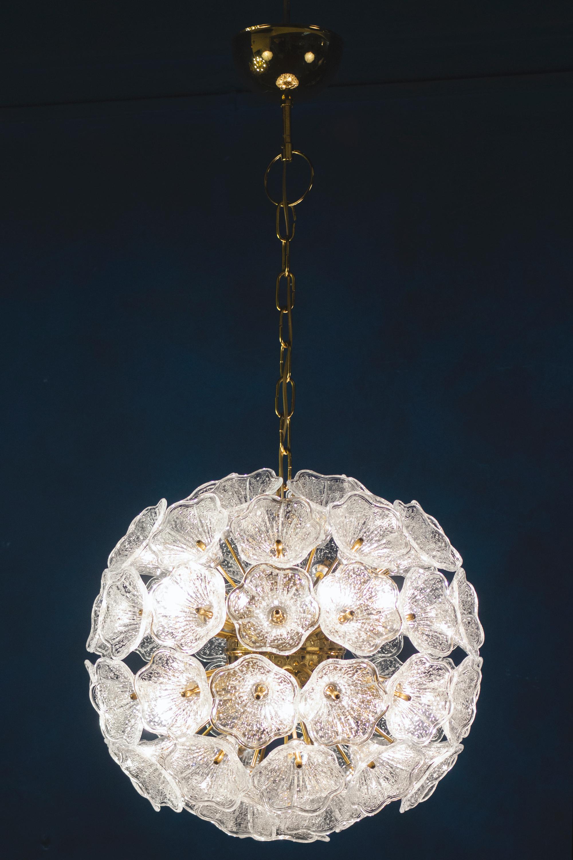 Sputnik Flower Murano glass chandelier by Paolo Venini for VeArt, Italy. Covered in molded ice structure glass flower on a brass Sputnik frame. 
A beautiful clear natural look like a jewel in your living room. In good original condition with minor