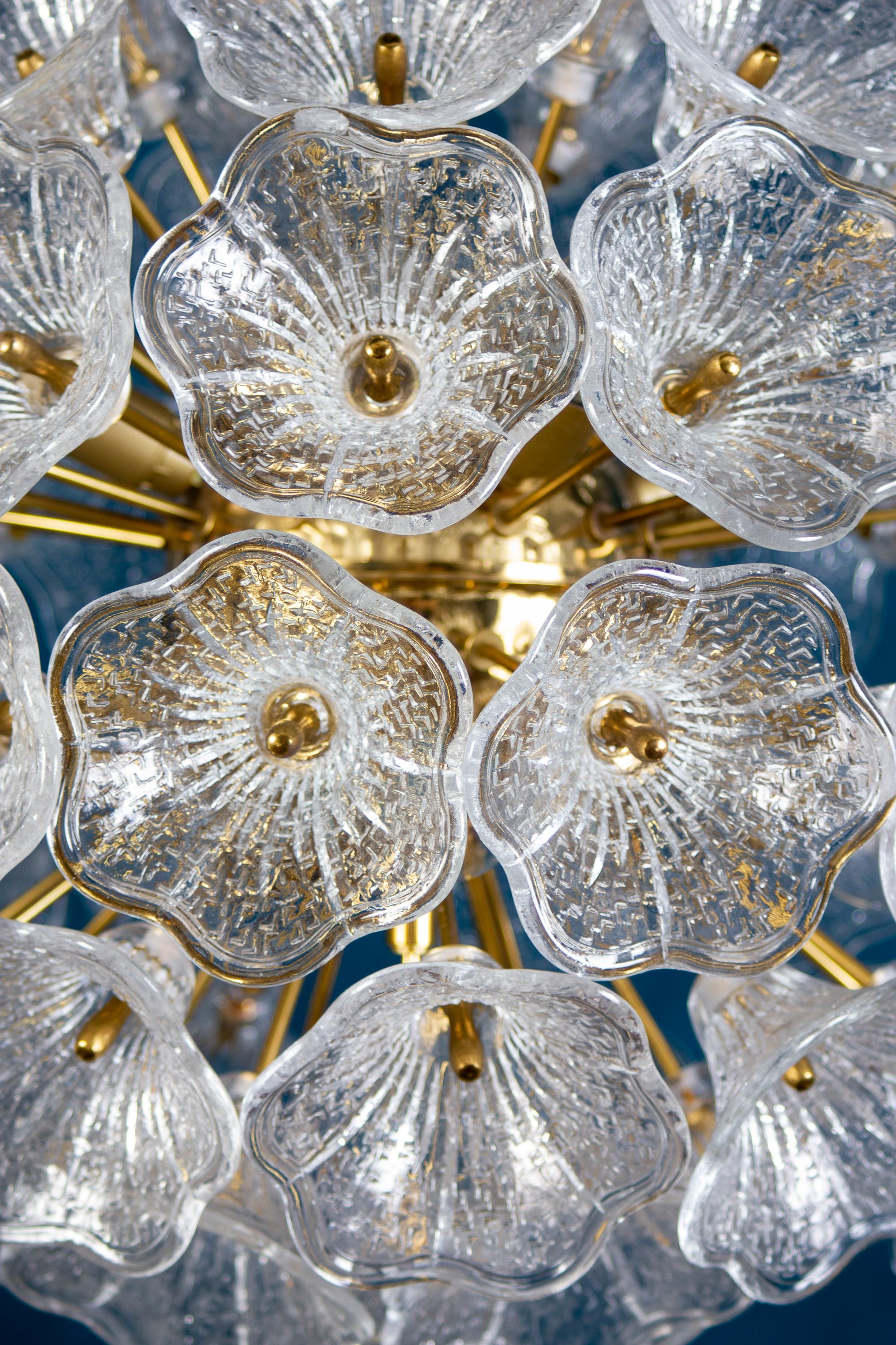 Striking Murano Glass Flower Sputnik Chandelier by P. Venini VeArt Italy 1960s In Excellent Condition For Sale In Rome, IT