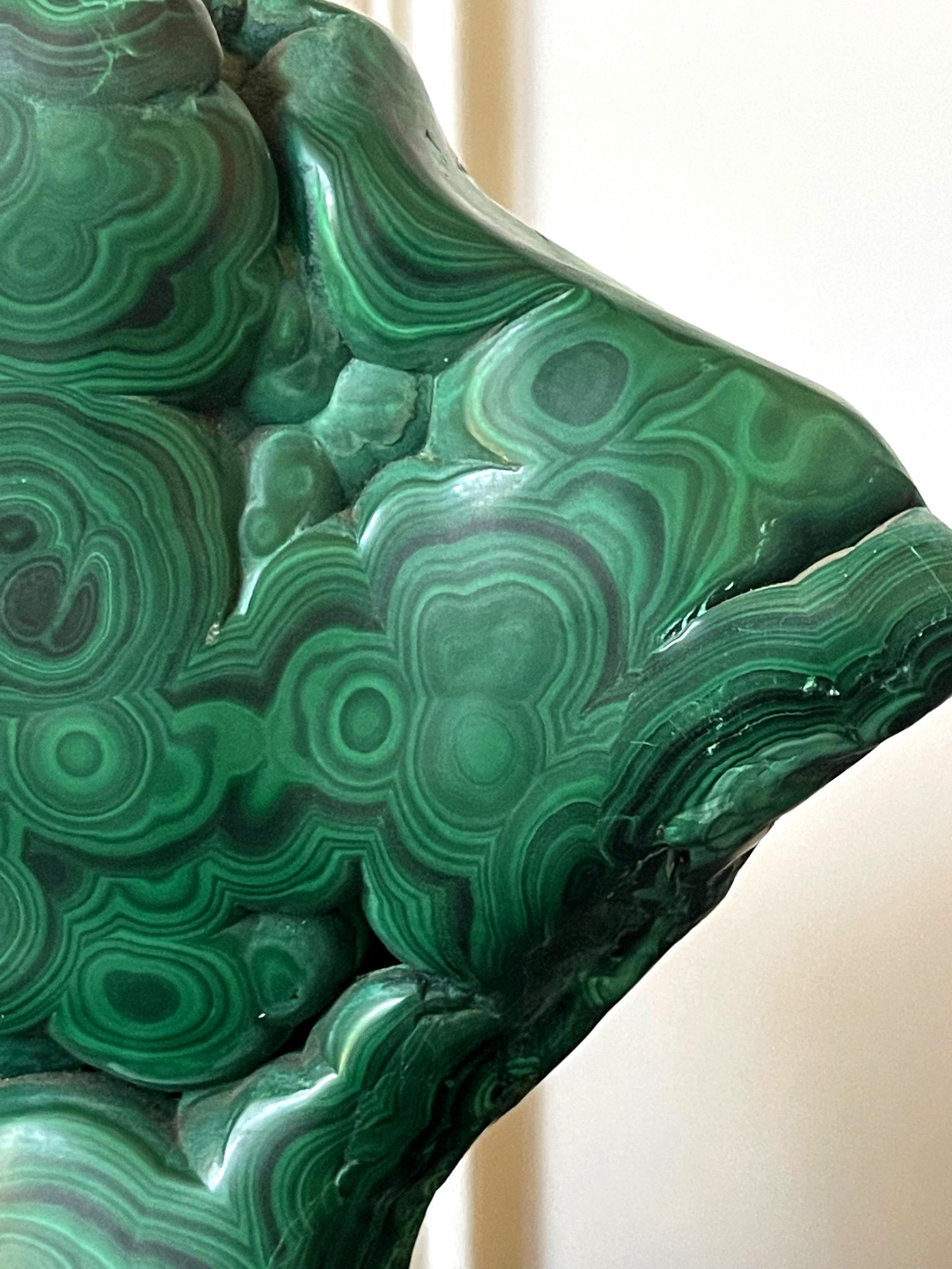 Striking Natural Malachite Specimen on Display Stand as Scholar Stone (Chinoiserie) im Angebot
