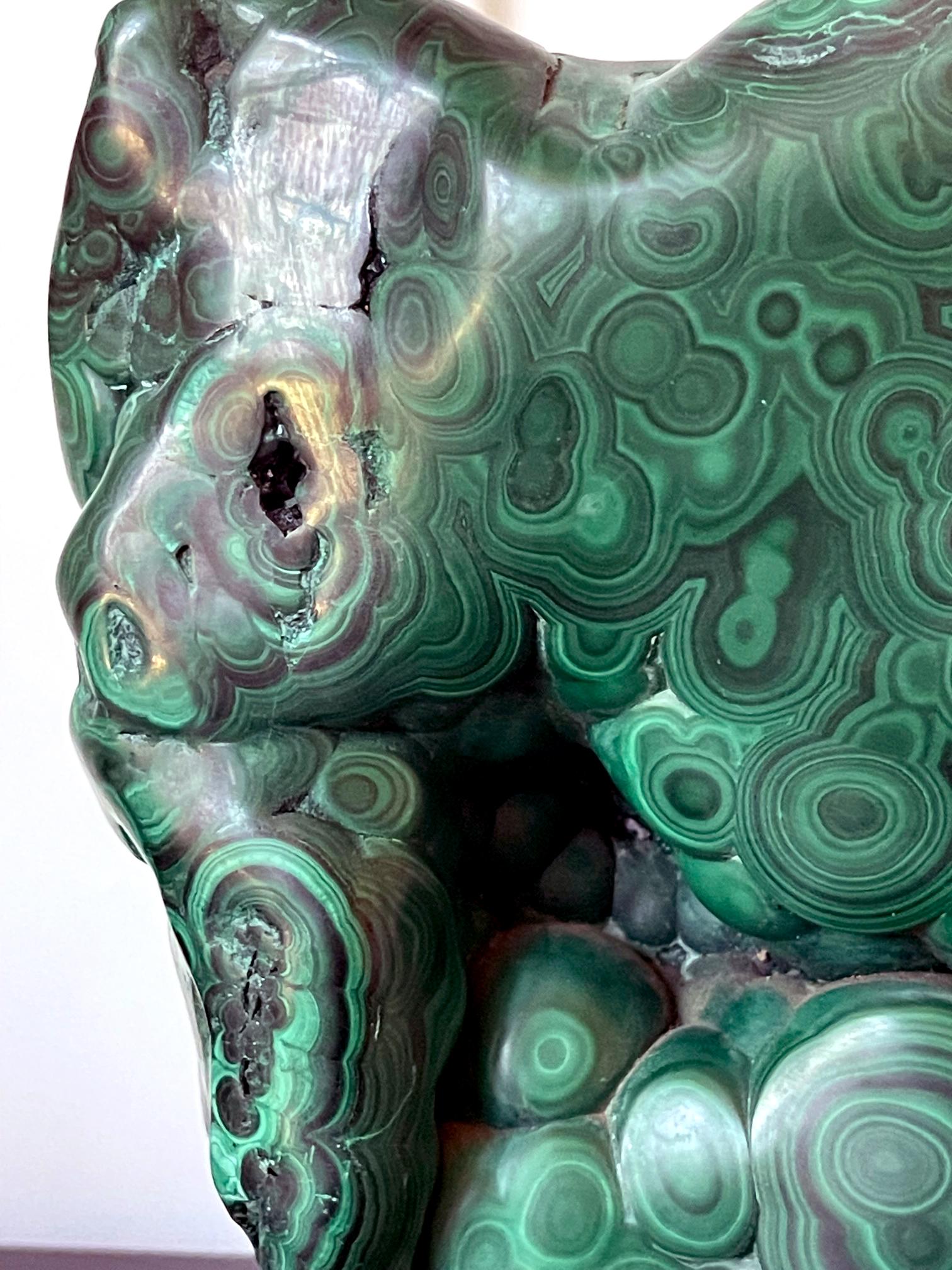 Striking Natural Malachite Specimen on Display Stand as Scholar Stone (amerikanisch) im Angebot