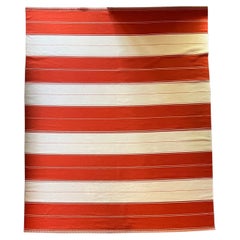 Remarquable tapis rayé en laine orange et blanche du fabricant de tapis suédois Kasthall