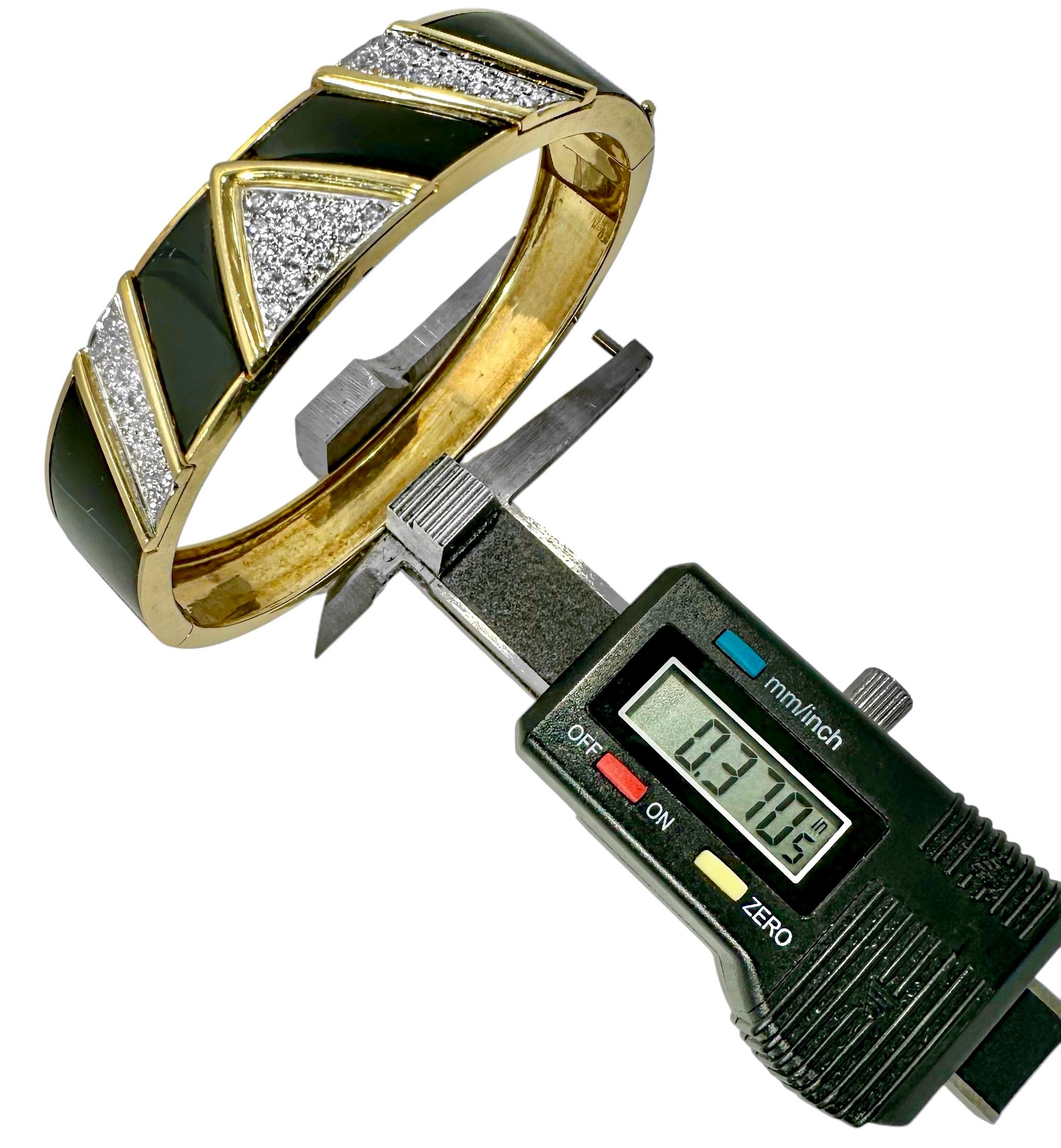 Paire de bracelets jonc en or jaune 18 carats, onyx et diamants, 1 pouce de large portés ensemble en vente 6