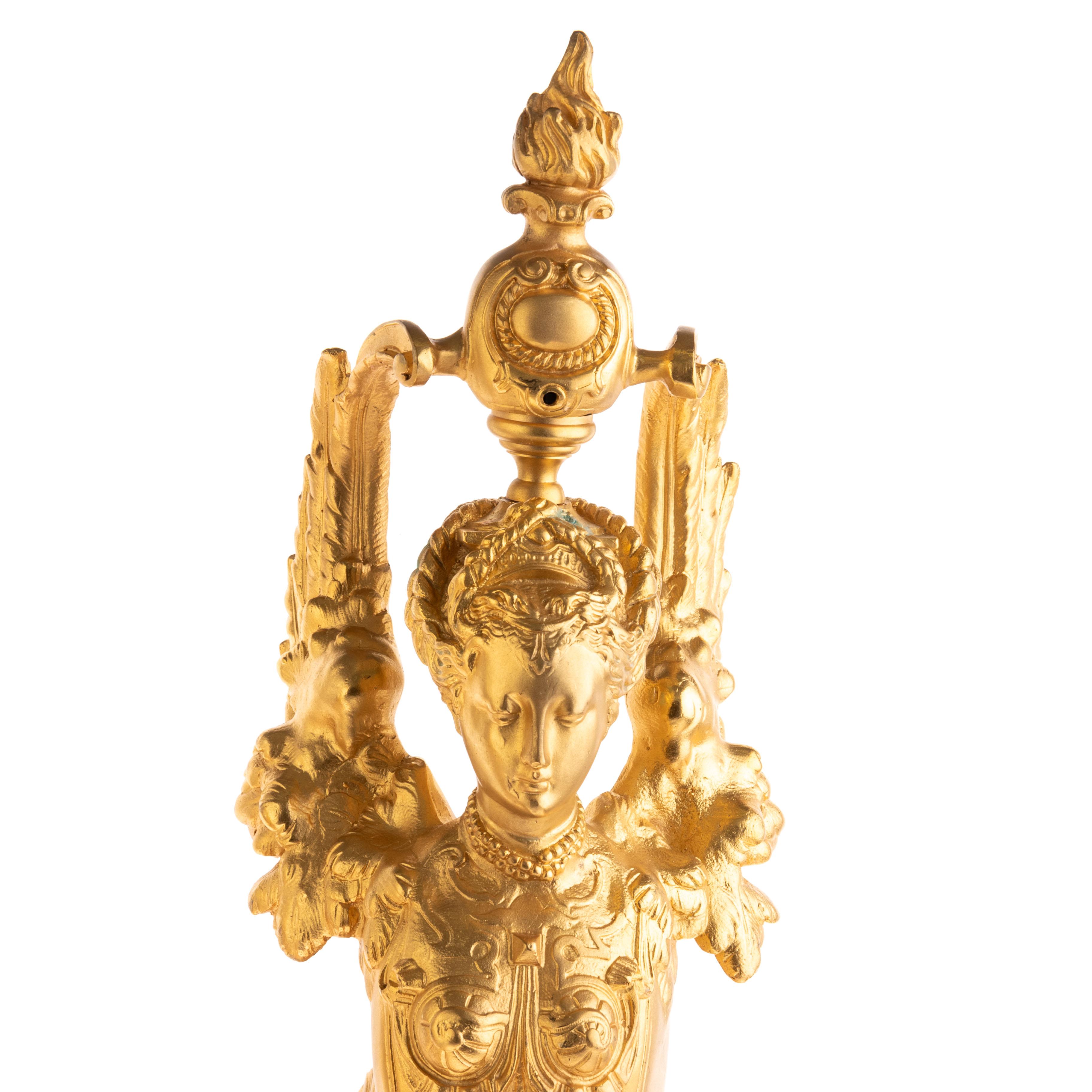 Llamativa Pareja Metal Dorado French Rococo Esfinge Griega Chimenea Chenets Andirons en Bueno estado para la venta en Nottingham, GB