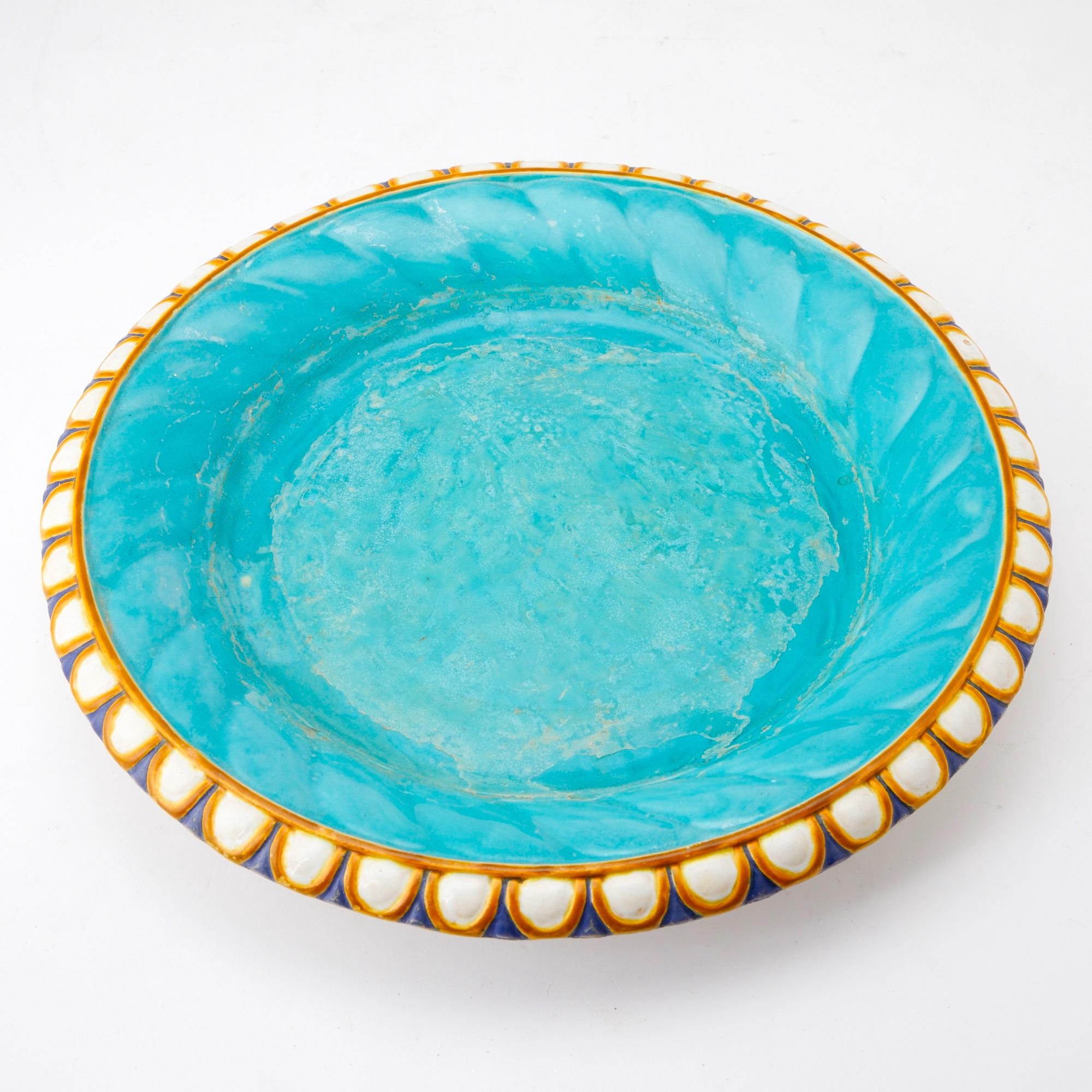 Coppia sorprendente di portaoggetti in maiolica continentale in stile Minton in vendita 3