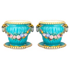 Coppia sorprendente di portaoggetti in maiolica continentale in stile Minton