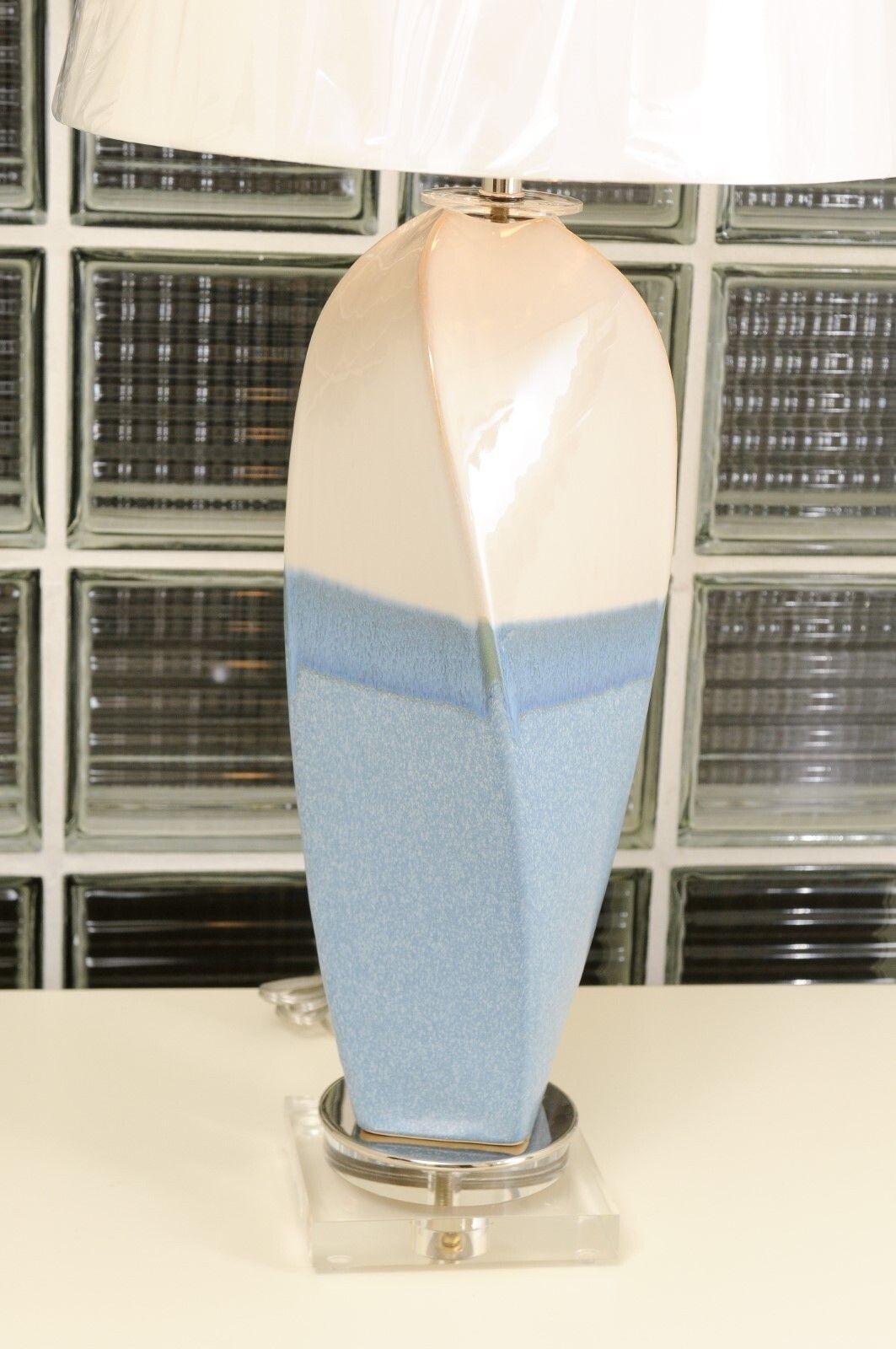 Llamativa Pareja de Lámparas de Cerámica Portuguesa Personalizadas en Crema y Azul Sultanabad en Nuevo estado para la venta en Atlanta, GA