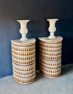 Straordinaria coppia di tavolini intarsiati Demi-Lune realizzati artigianalmente