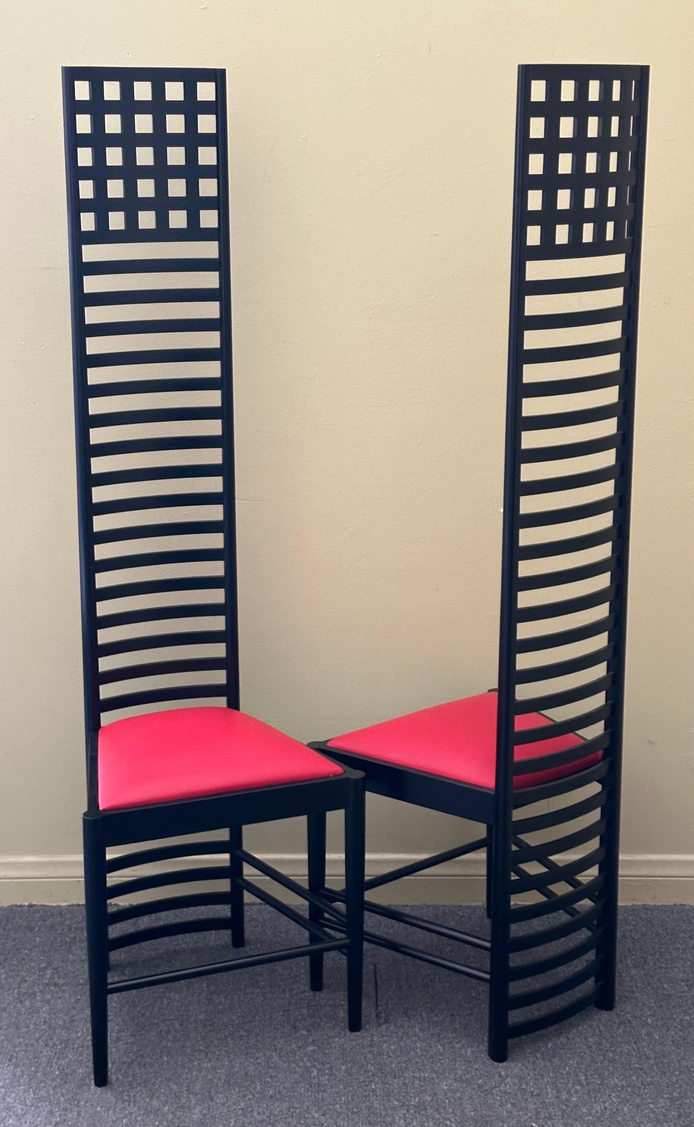 20ième siècle Paire de chaises Hill House conçues par Charles Mackintosh en vente