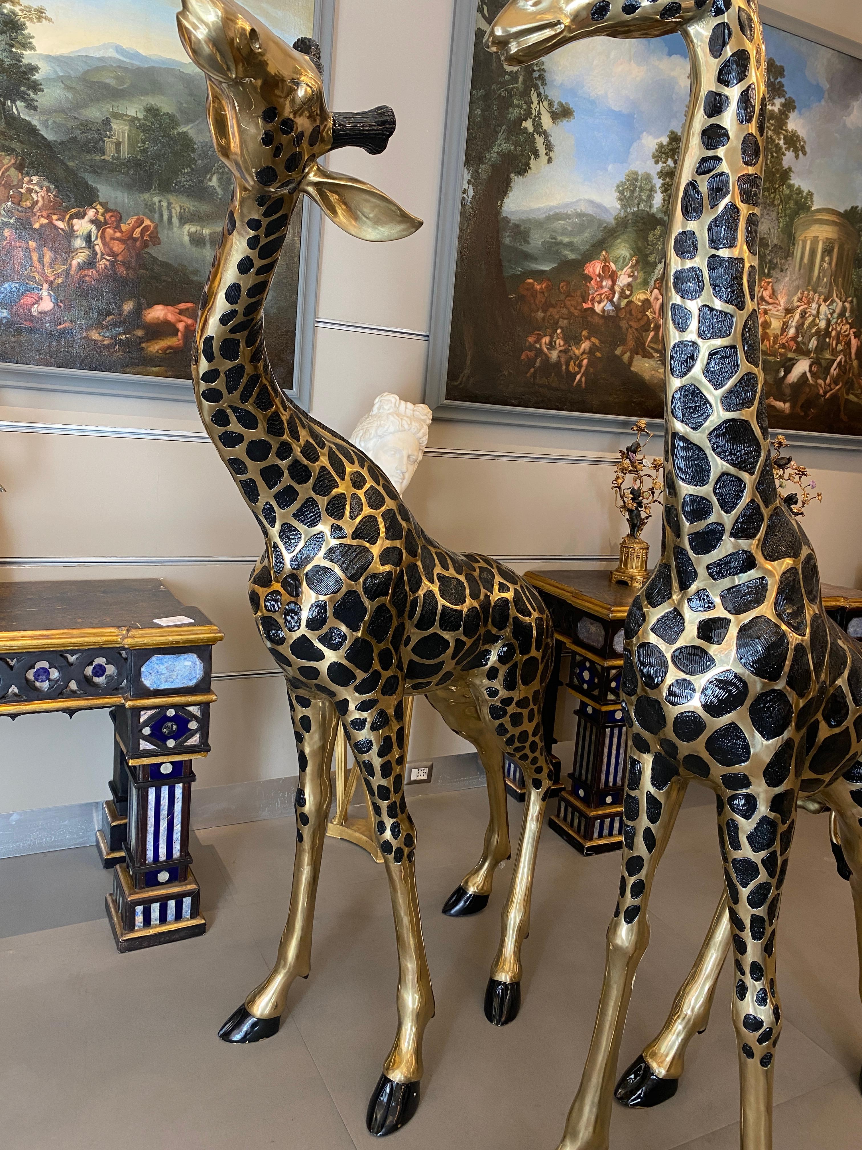 Striking Pair of Large Brass Sculptures of Giraffes  In Excellent Condition For Sale In Rome, IT