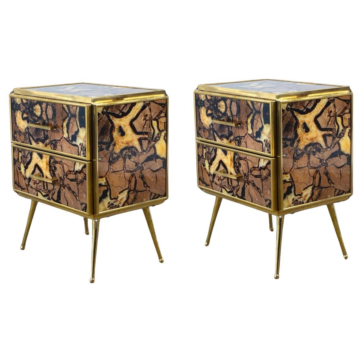 Auffälliges Paar Nachttische oder Beistelltische im Mid-Century-Stil