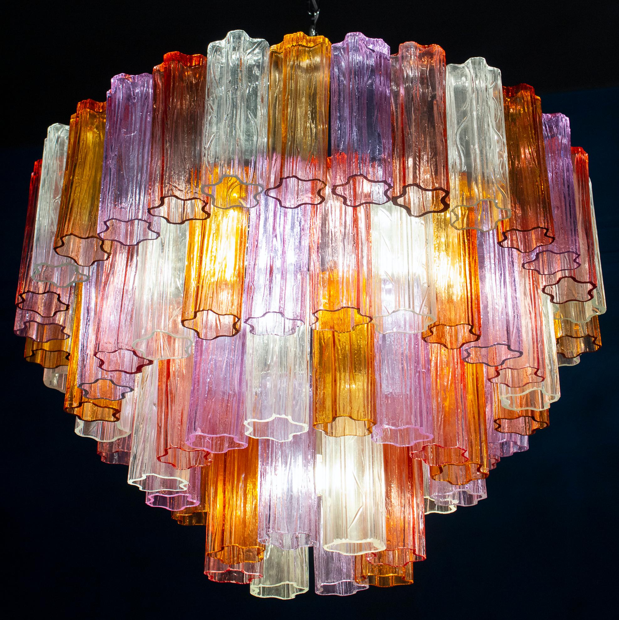 Italiano Coppia di lampadari moderni multicolore in vetro di Murano Tronchi in vendita